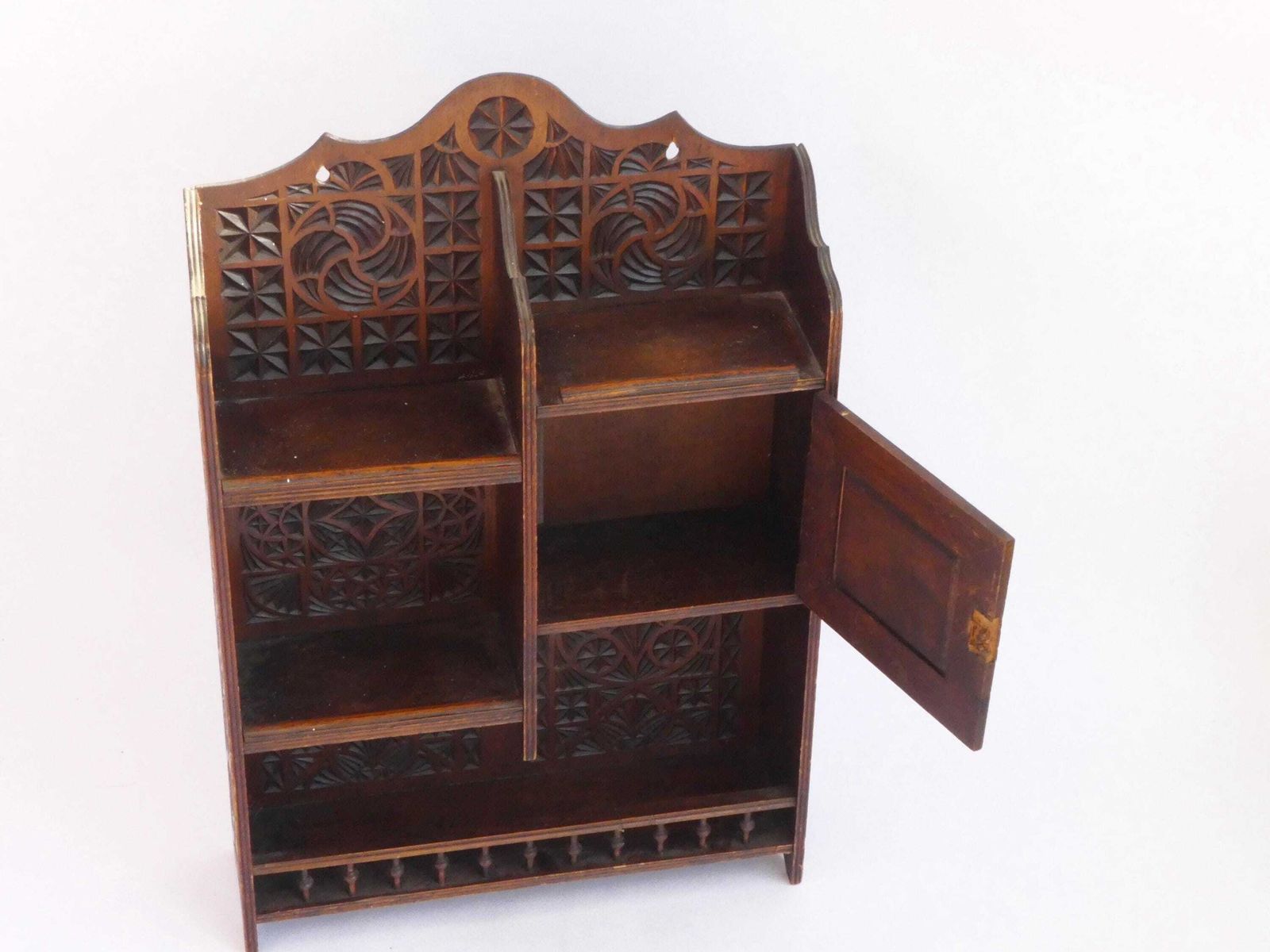 Antique Chip Carved Wooden Wall Cabinet With Shelves, Carved Wall Rack, Medicine Cabinet, Art Nouveau Wooden Wall Hanging, Farmhouse Decor photo vinterior