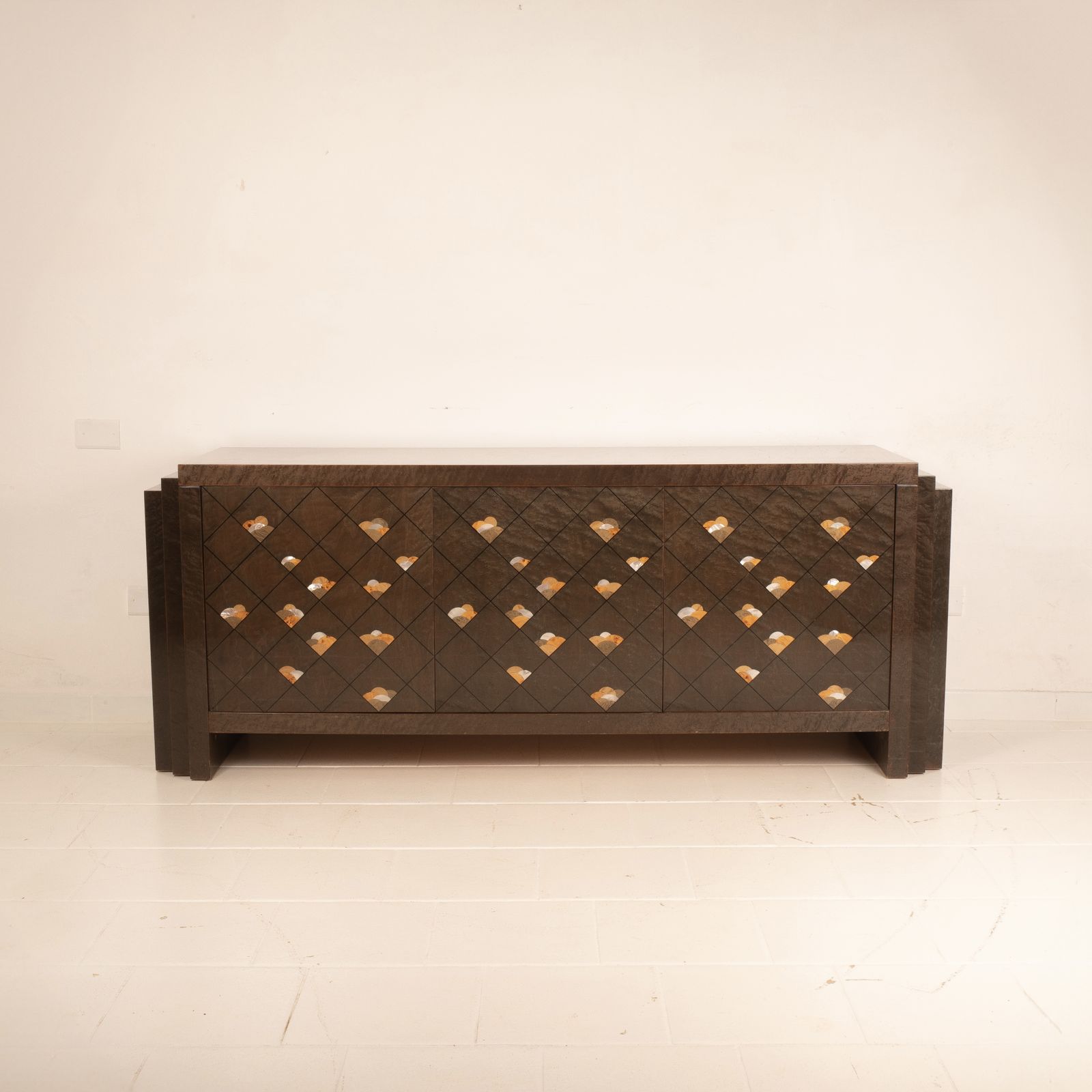 Luciano Frigerio Postmodern Chiaro Di Luna Sideboard In Bird’s Eye Maple, 1980 photo vinterior