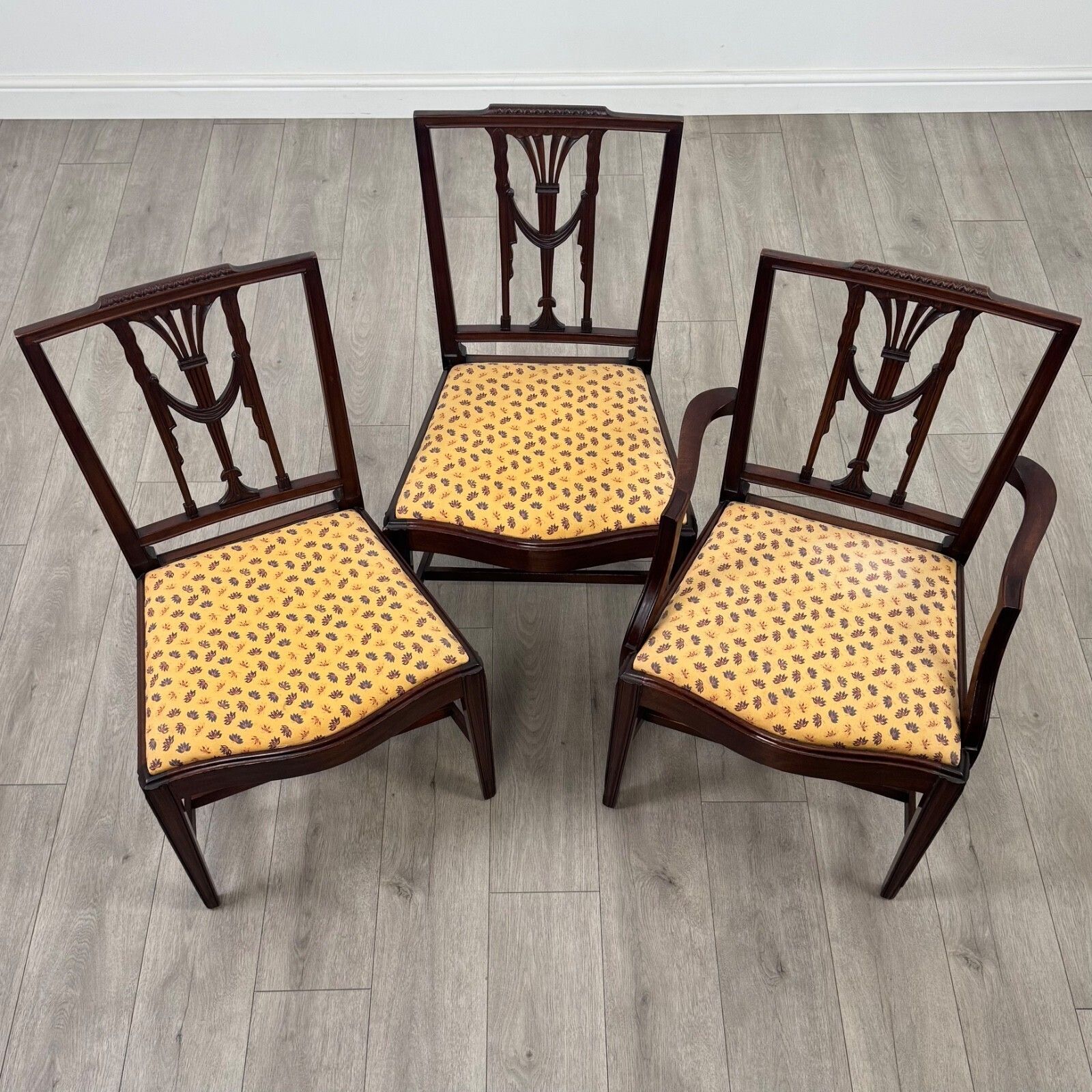 photo for sale Antique 19th Century Set Of 6 Dining Chairs In Mahogany