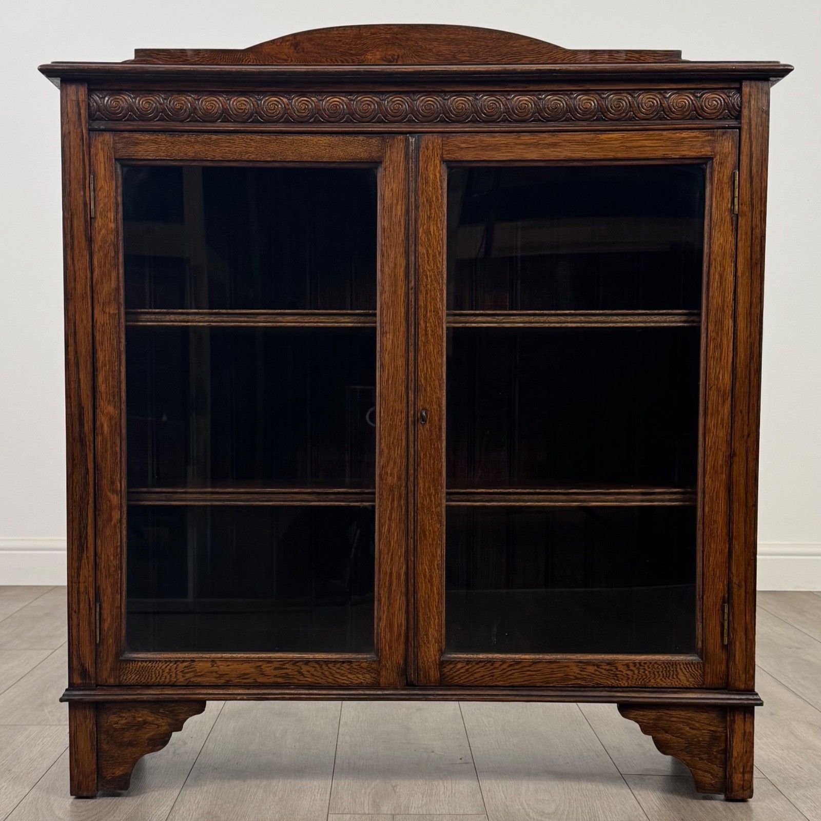 Antique 20th Century Fine Quality Display Cabinet In Oak photo furniture