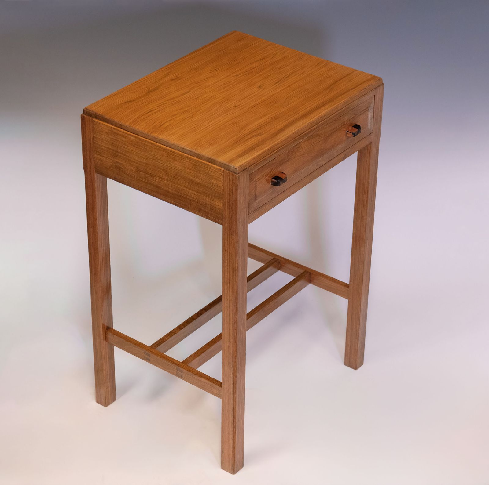 photo vintage 1930s Cotswold School Walnut & Ebony Side Table With Drawer