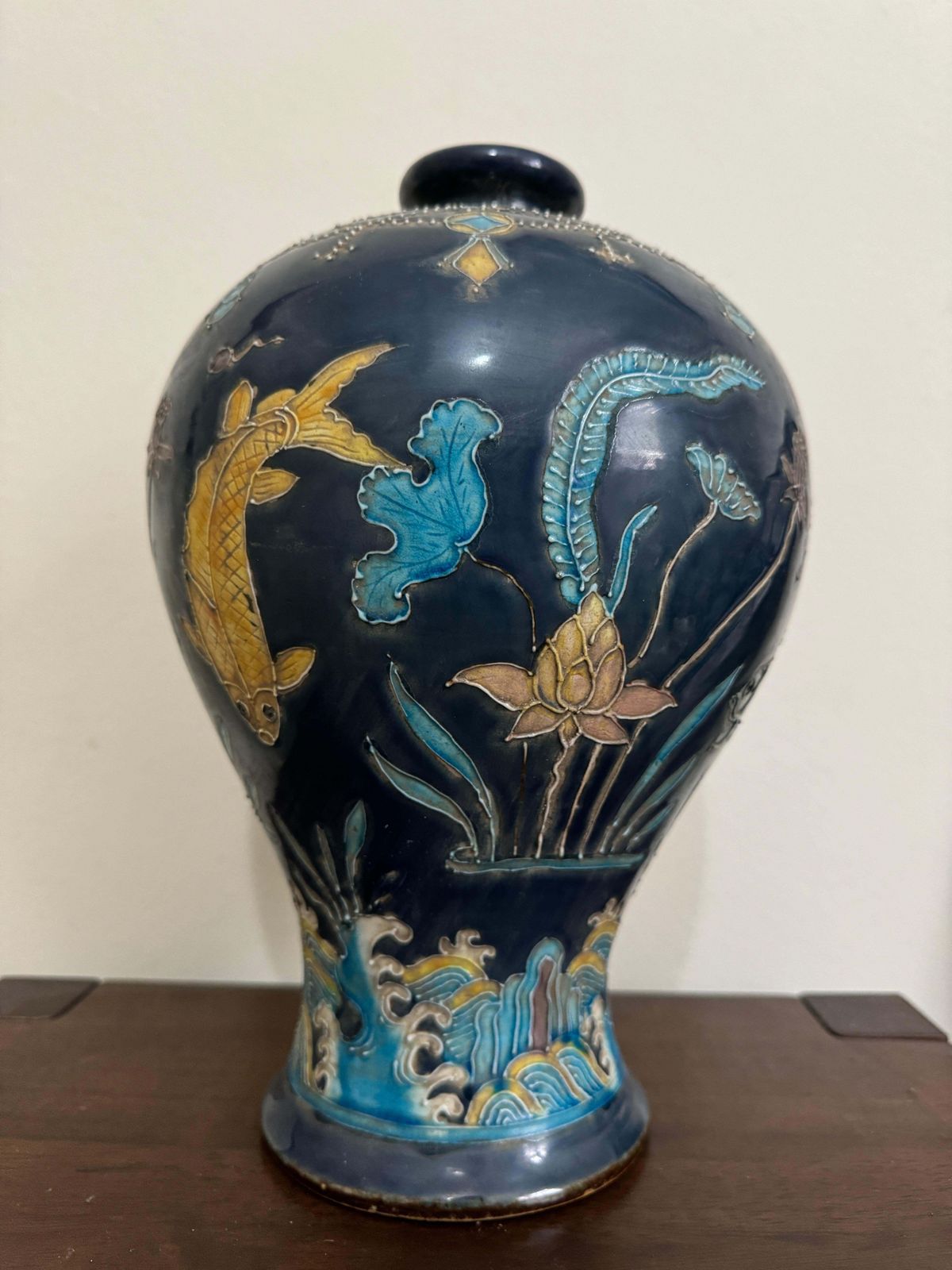 photo furniture Chinese Ming Style Fahua Meiping Vase