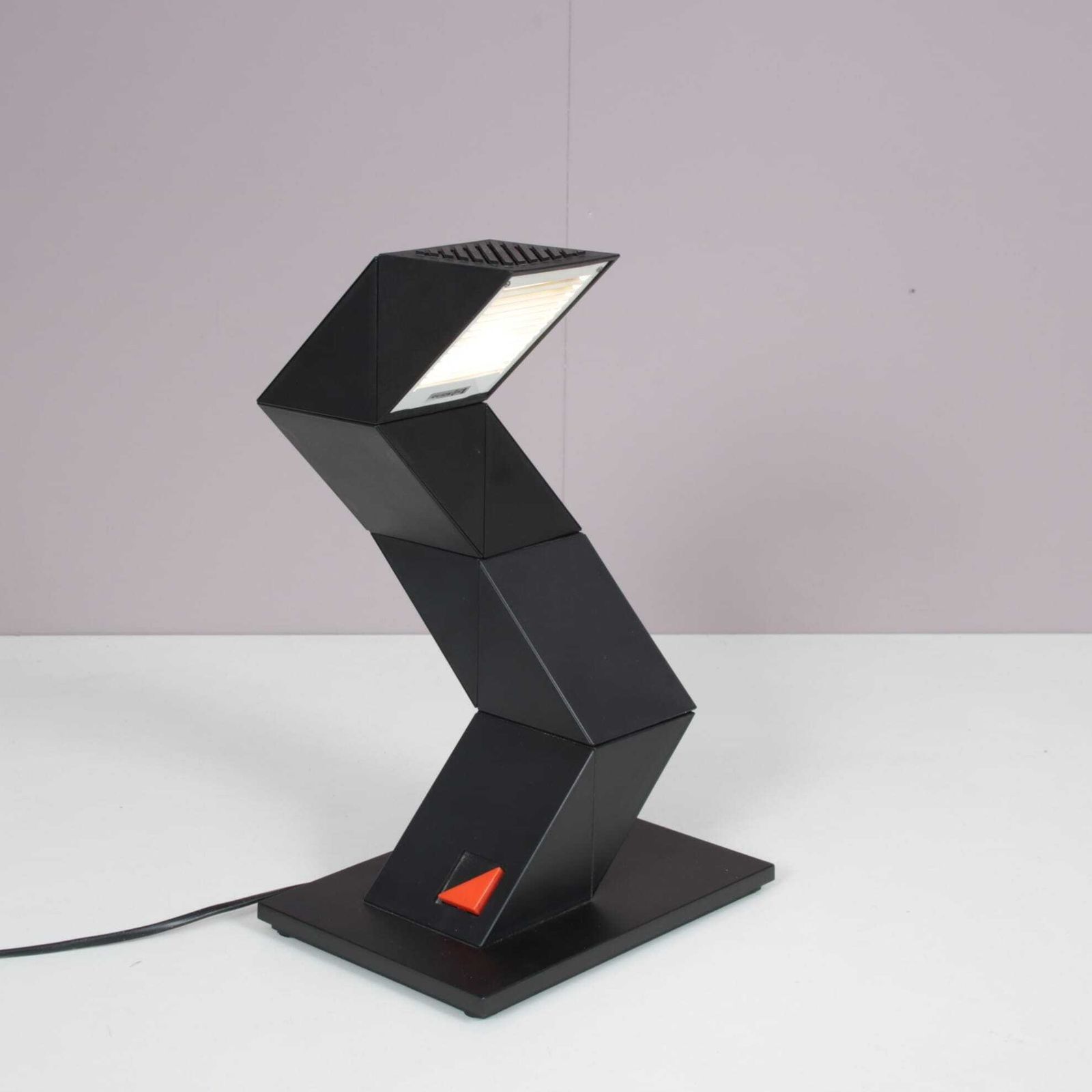 1980s “Zig Zag” Desk Lamp By Shui L. D. Chan For New Horizons, Hong Kong photo Lighting