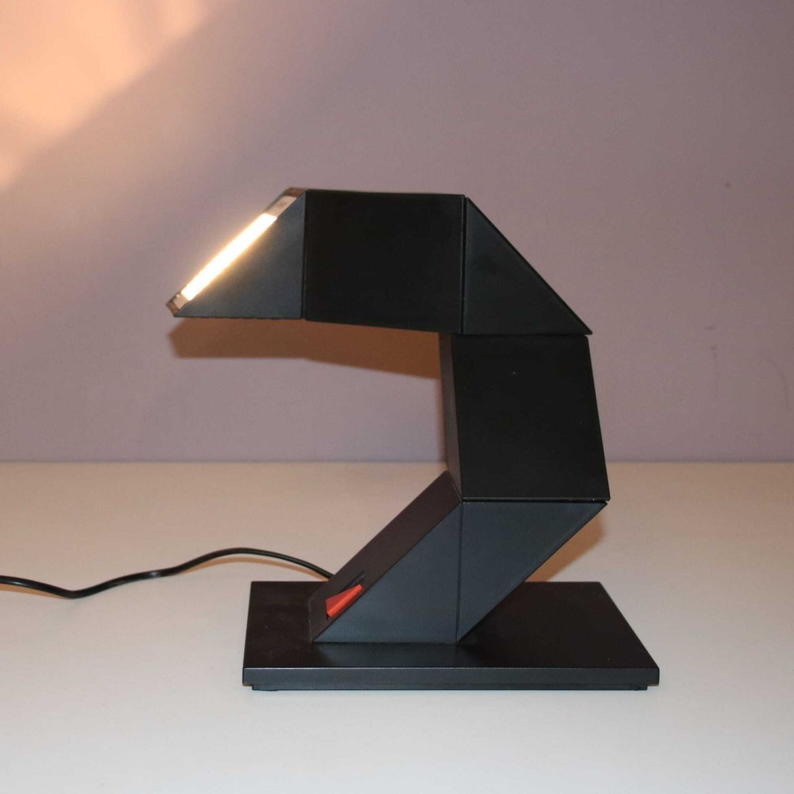 1980s “Zig Zag” Desk Lamp By Shui L. D. Chan For New Horizons, Hong Kong photo vinterior