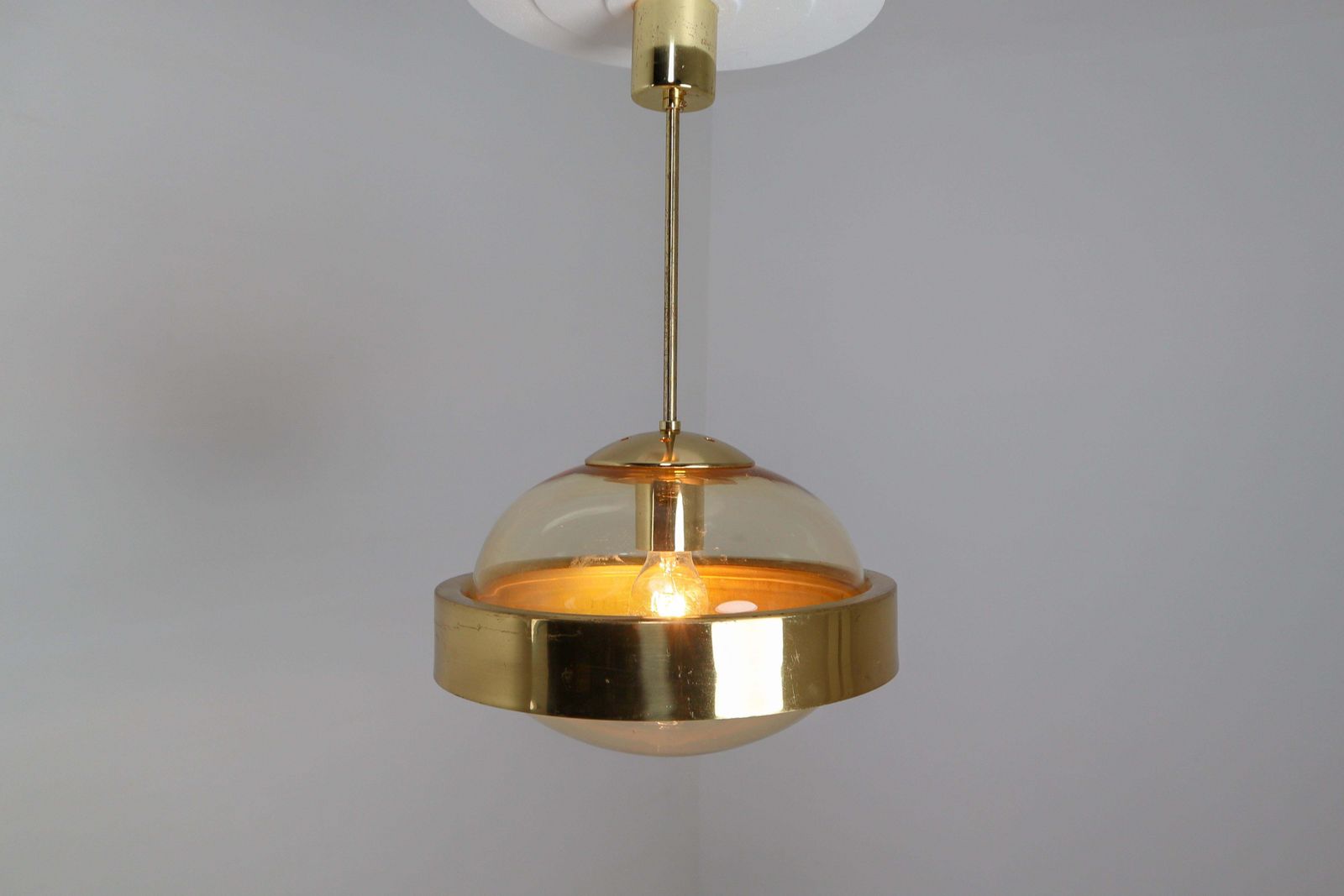photo furniture Mid Century Modernist Hand Blowed Glass And Brass Pendant, 1960s