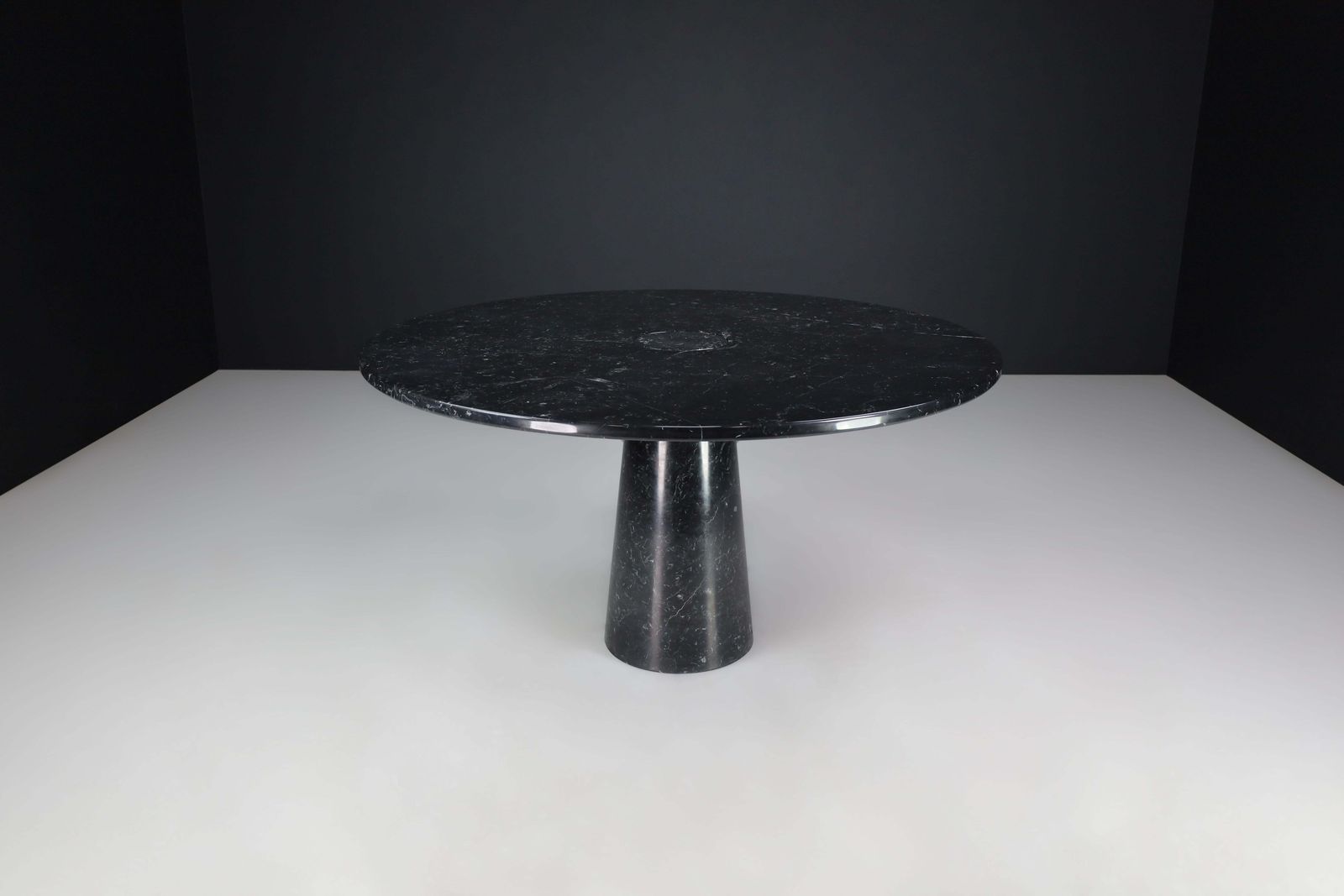 Angelo Mangiarotti For Skipper 'Eros' Round Dining Table In Marquina Marble 1970 photo furniture