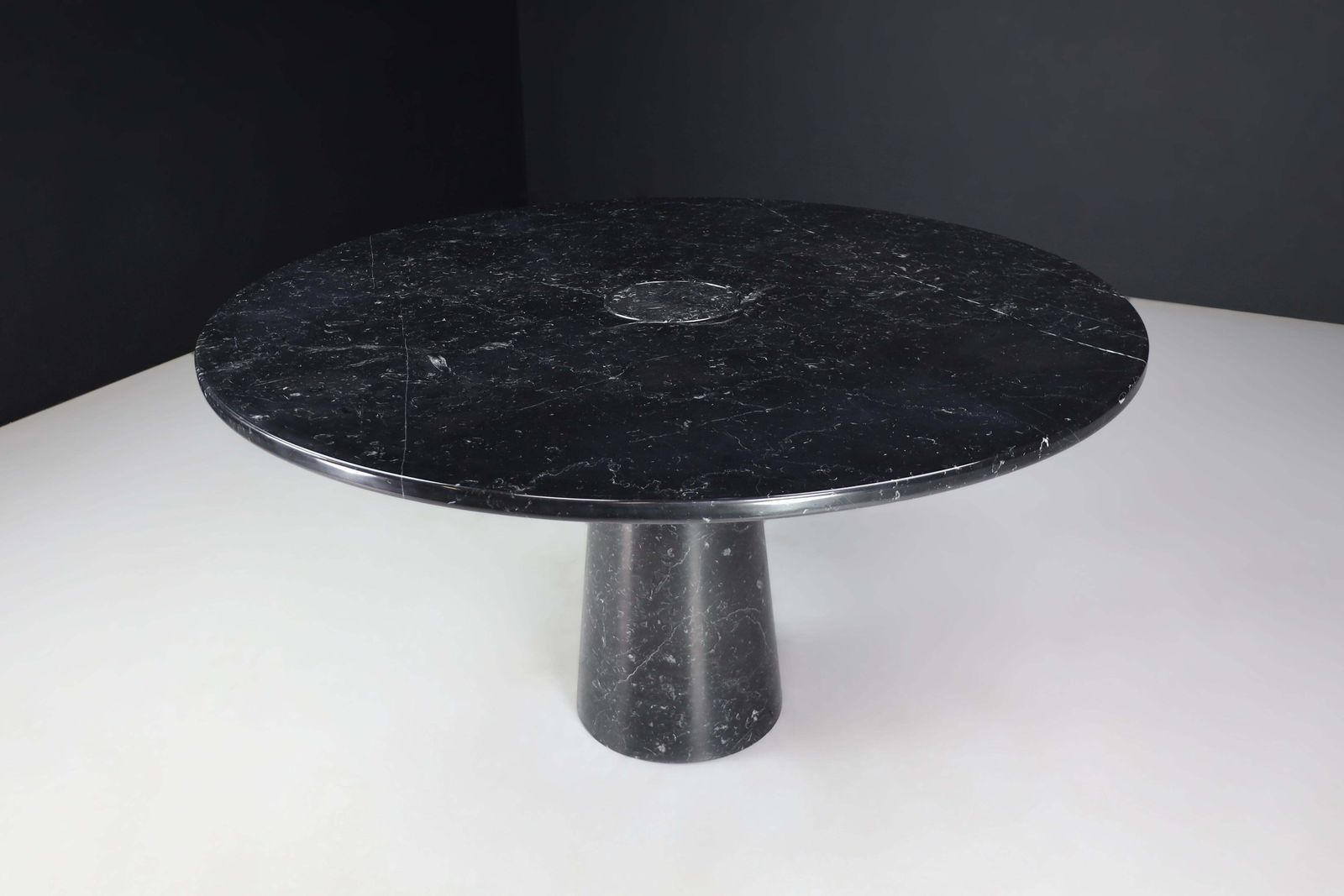 Angelo Mangiarotti For Skipper 'Eros' Round Dining Table In Marquina Marble 1970 photo for sale