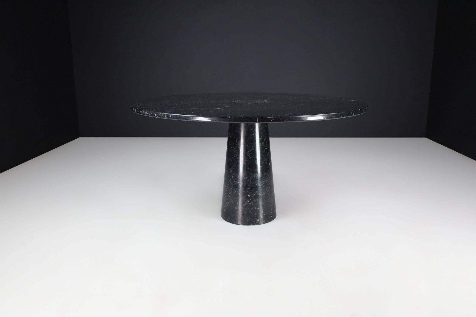 photo vintage Angelo Mangiarotti For Skipper 'Eros' Round Dining Table In Marquina Marble 1970