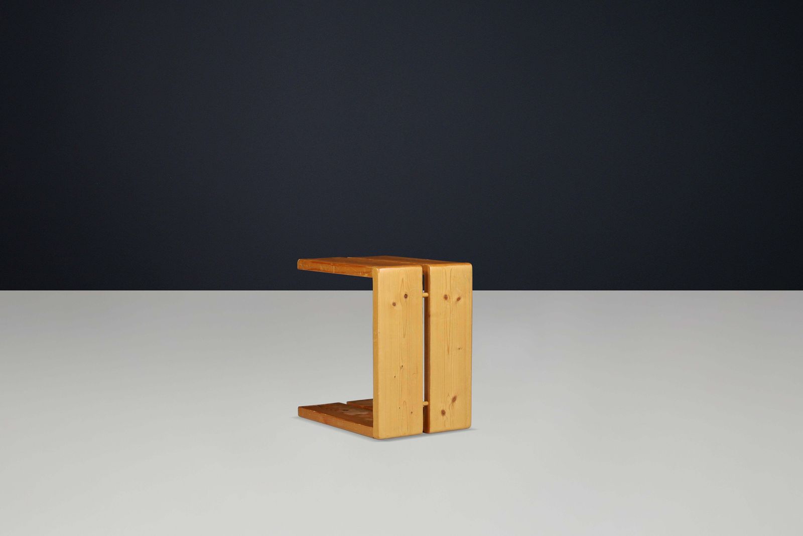 Charlotte Perriand Mid Century Pine Stool, Les Arcs Ski Resort, 1960s photo vinterior