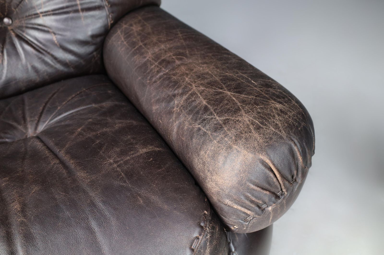 Couple Of Lounge Chairs In Patinated Brown Leather By Sapporo For Mobil Girgi photo vintage