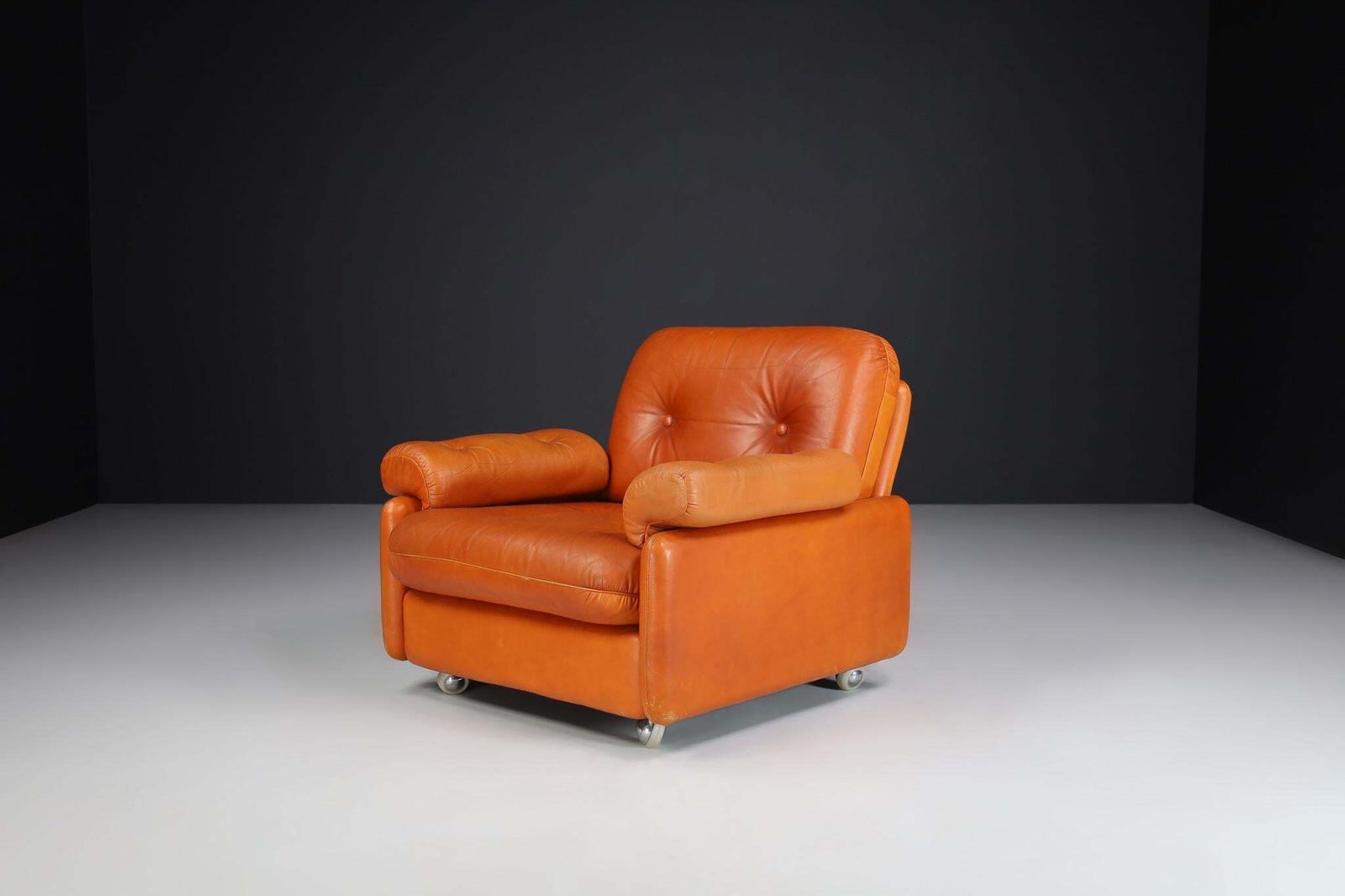 Set Of Two Mid Century Modern Leather Armchairs, Germany, 1960s photo vinterior