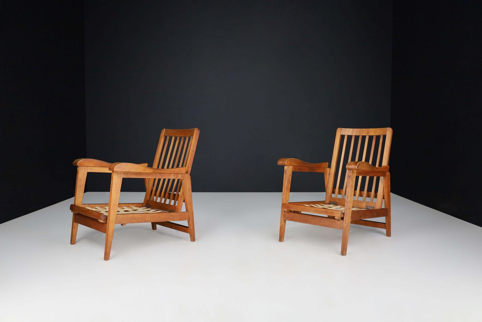 photo vinterior Brutalist Sculptural Adjustable Lounge Chairs In Oak And Teddy Upholstery France