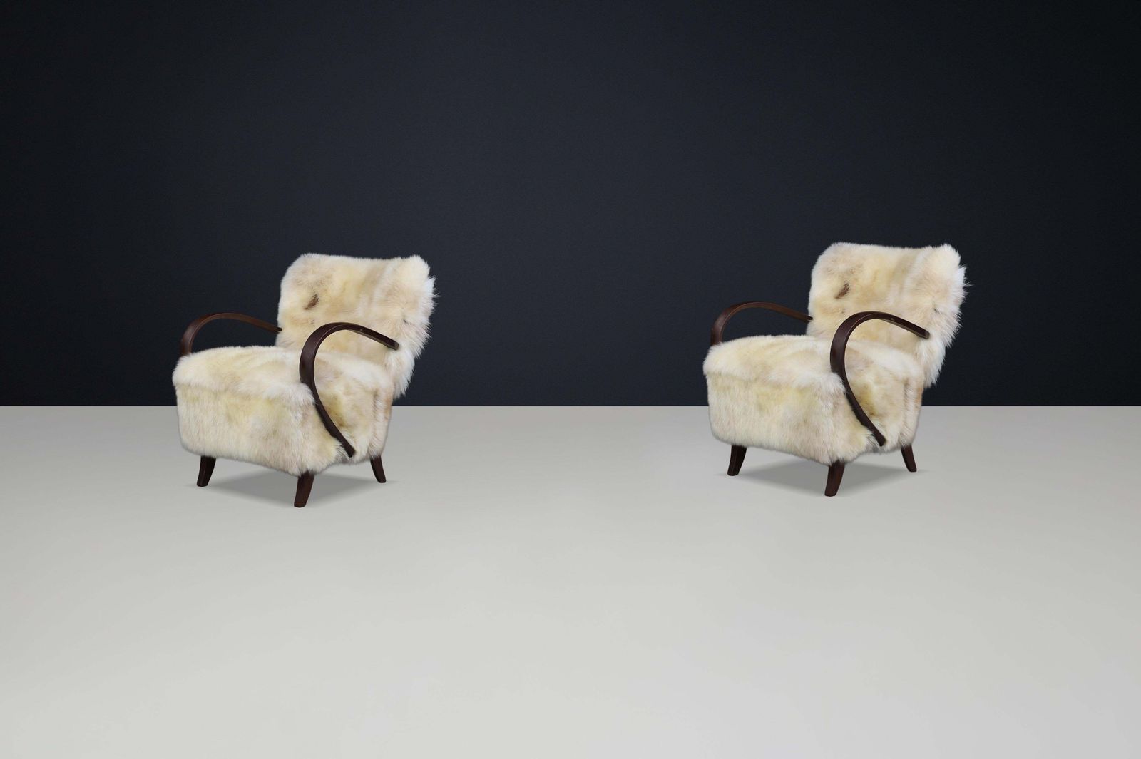 photo furniture 1930s Jindřich Halabala Bentwood Lounge Chairs In Sheepskin, Thonet