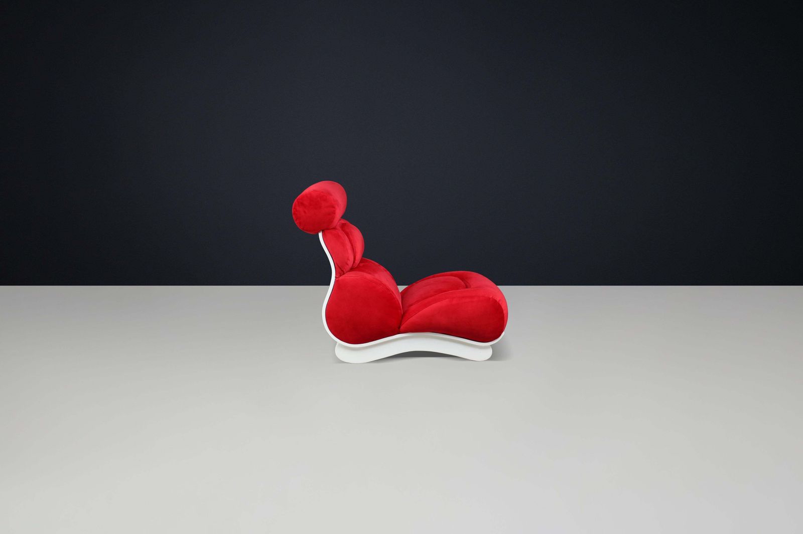 Sculptural Wave Lounge Chair In Original Red Velour With White Molded Base, 1970 photo vinterior