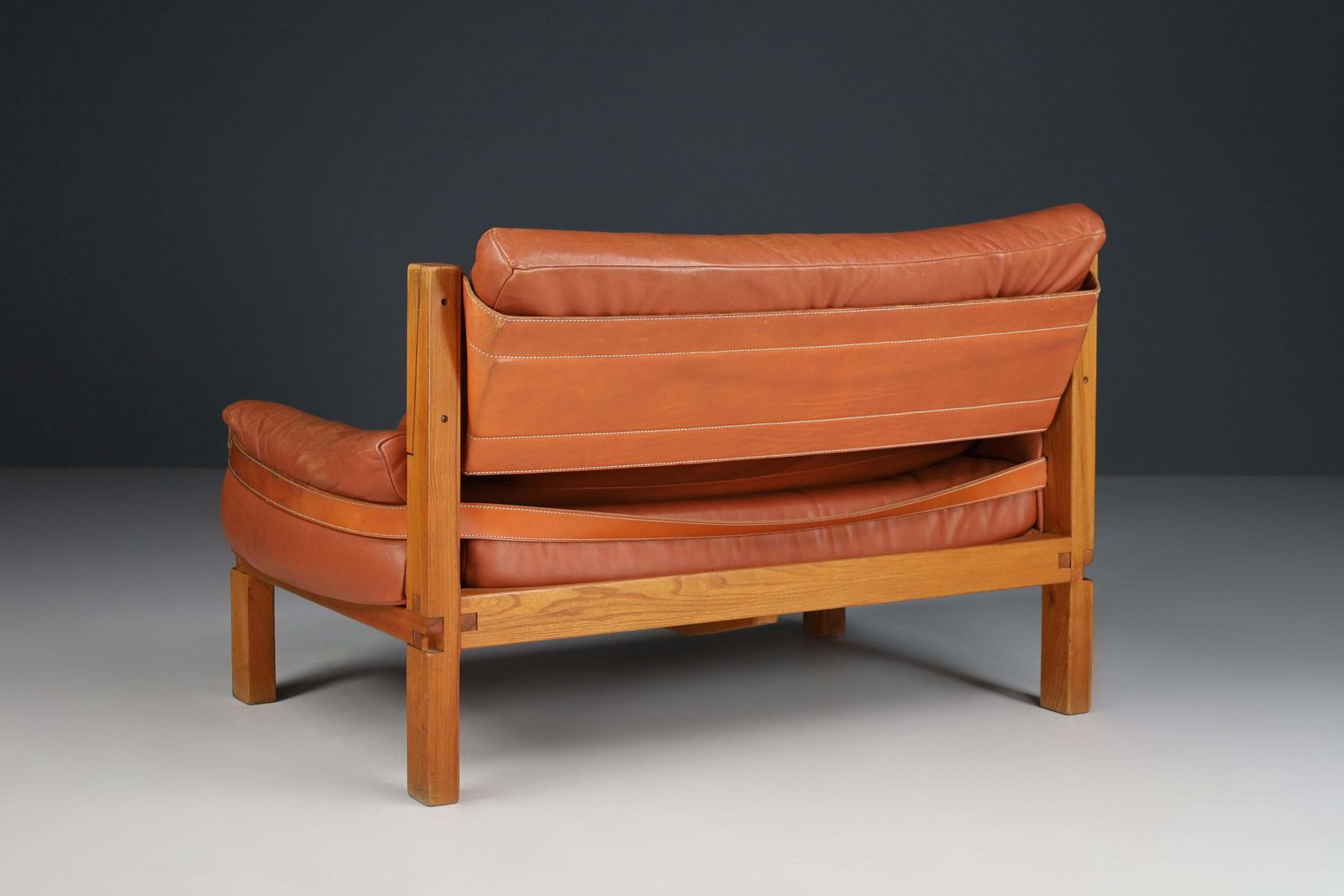Pierre Chapo, S18y “Love Seat” Bench In Elm And Patinated Leather, France, 1970s photo vintage
