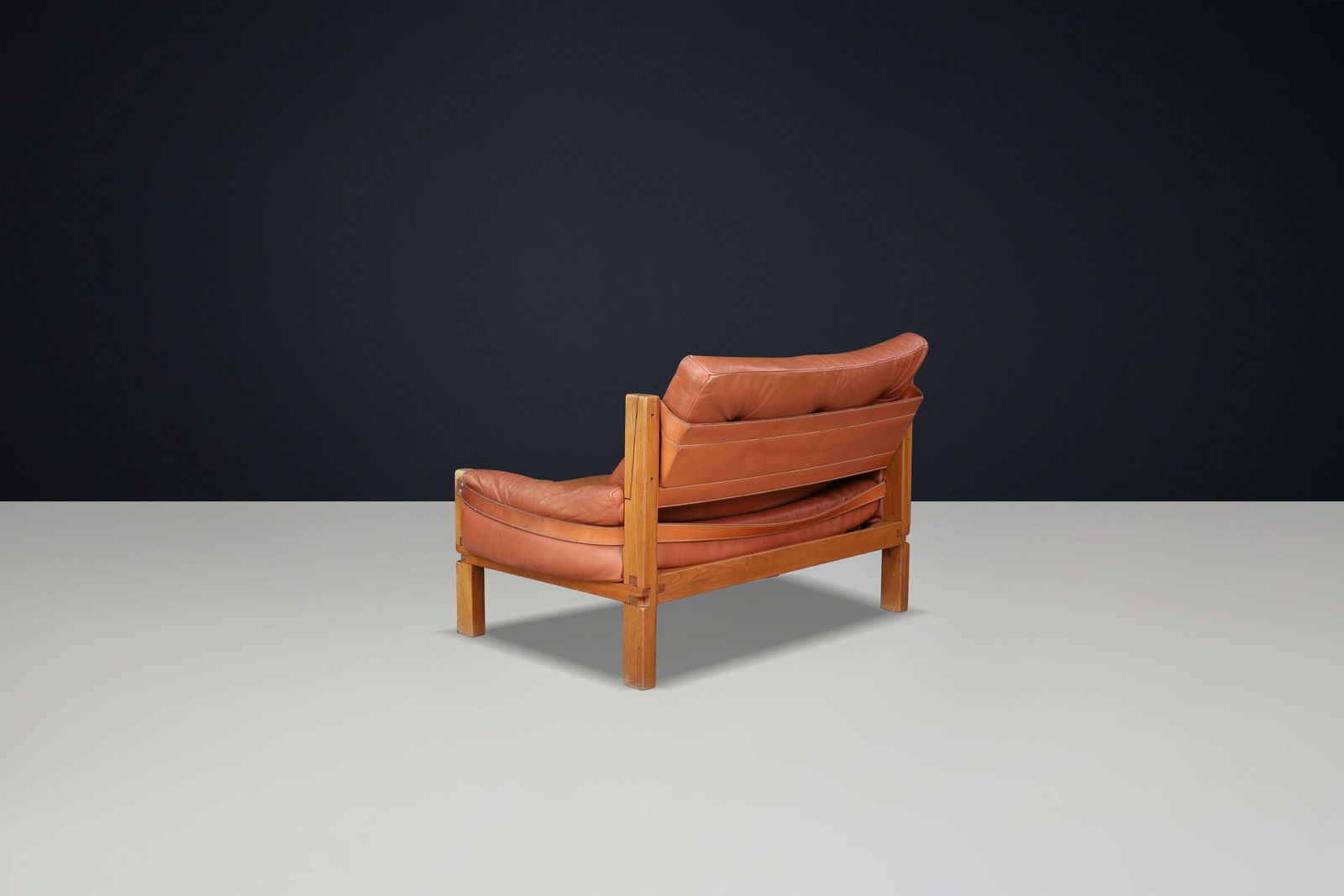 photo vintage Pierre Chapo, S18y “Love Seat” Bench In Elm And Patinated Leather, France, 1970s