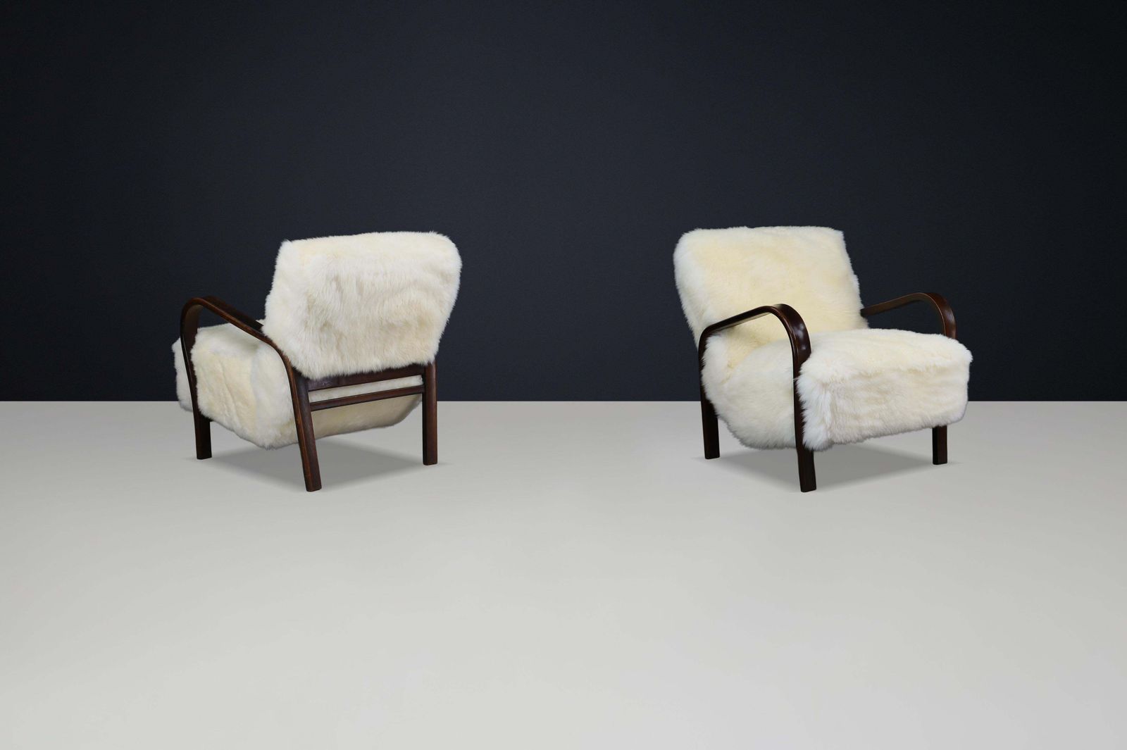 1940s Kozelka & Kropacek Armchairs In Ivory Texel Sheepskin Dark Patinated Frame photo vinterior