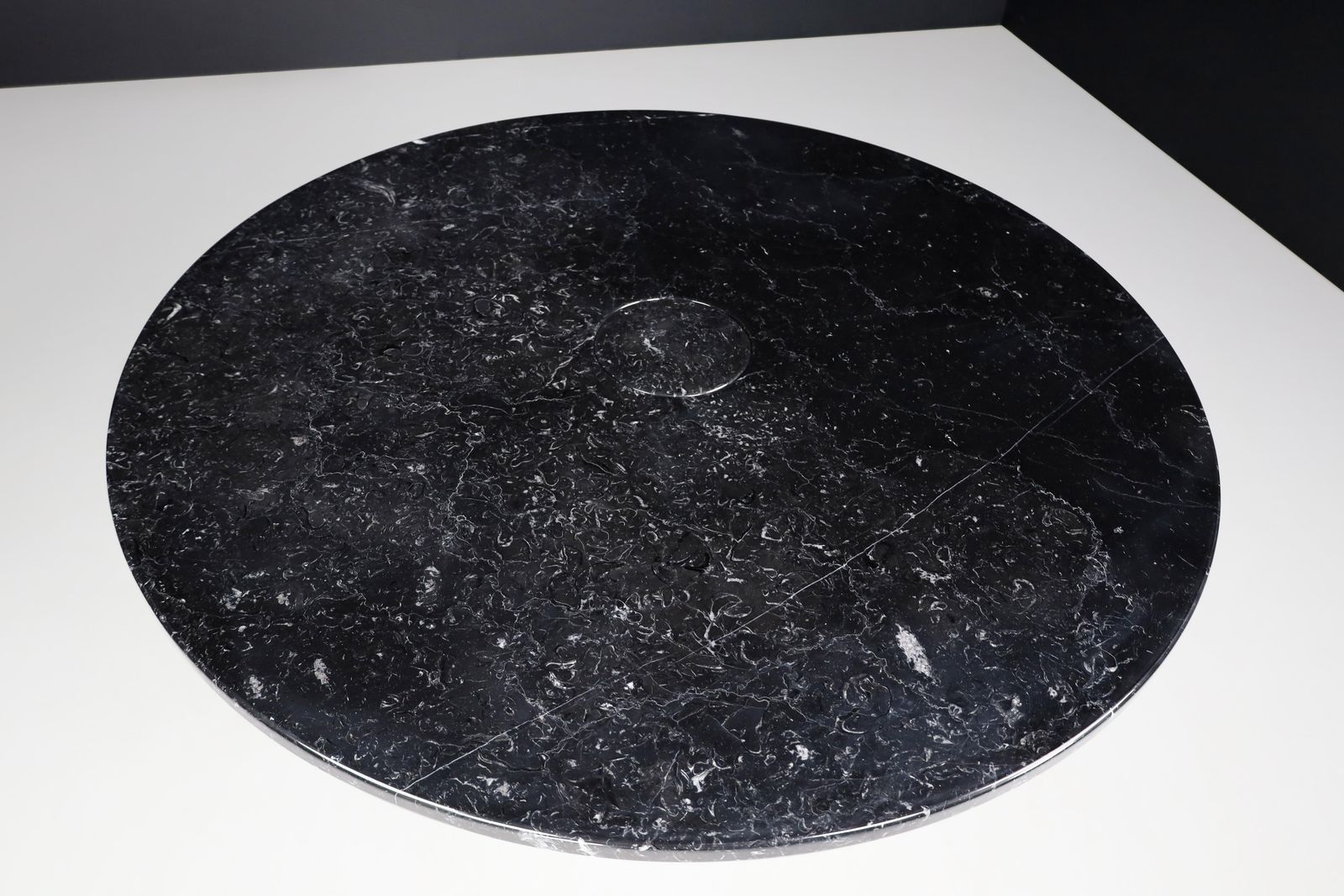 Angelo Mangiarotti For Skipper 'Eros' Round Dining Table In Marquina Marble photo vintage