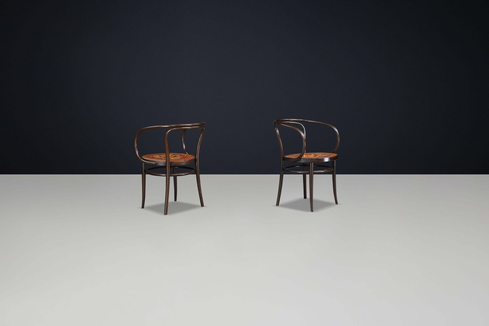 photo vintage Set Of Two Authentic Thonet Bentwood Armchairs, Austria – Late 20th Century
