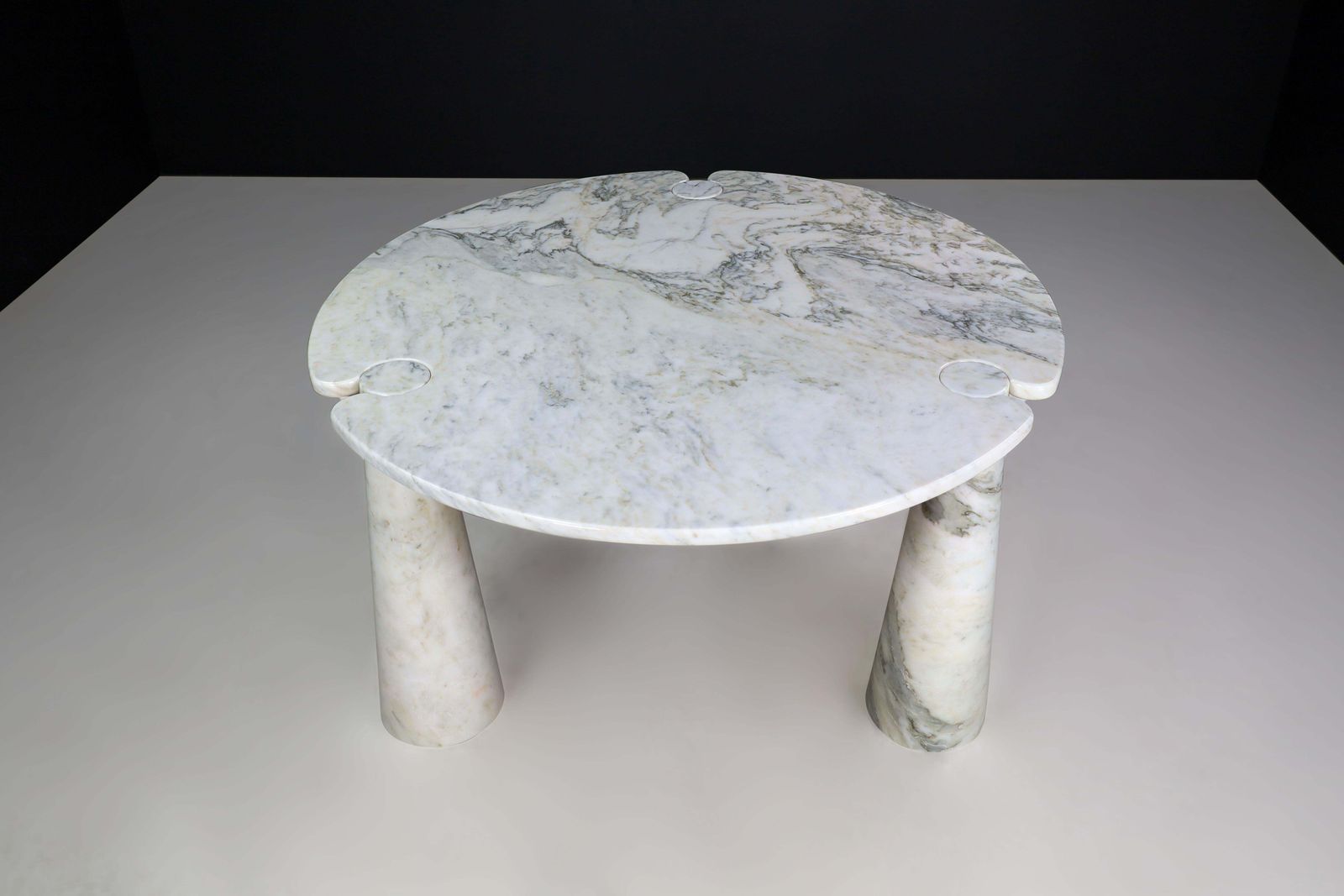 Angelo Mangiarotti For Skipper White Carrara Marble "Eros" Round Center Table photo for sale