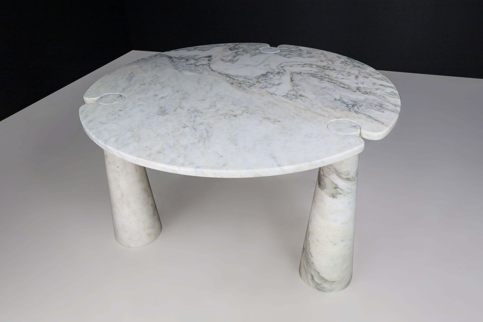 Angelo Mangiarotti For Skipper White Carrara Marble "Eros" Round Center Table photo vinterior