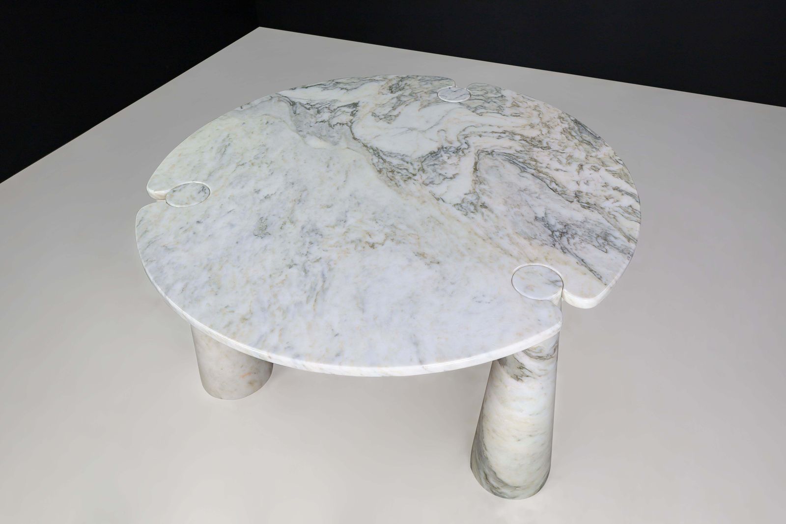 16411.0 Angelo Mangiarotti For Skipper White Carrara Marble "Eros" Round Center Table photo