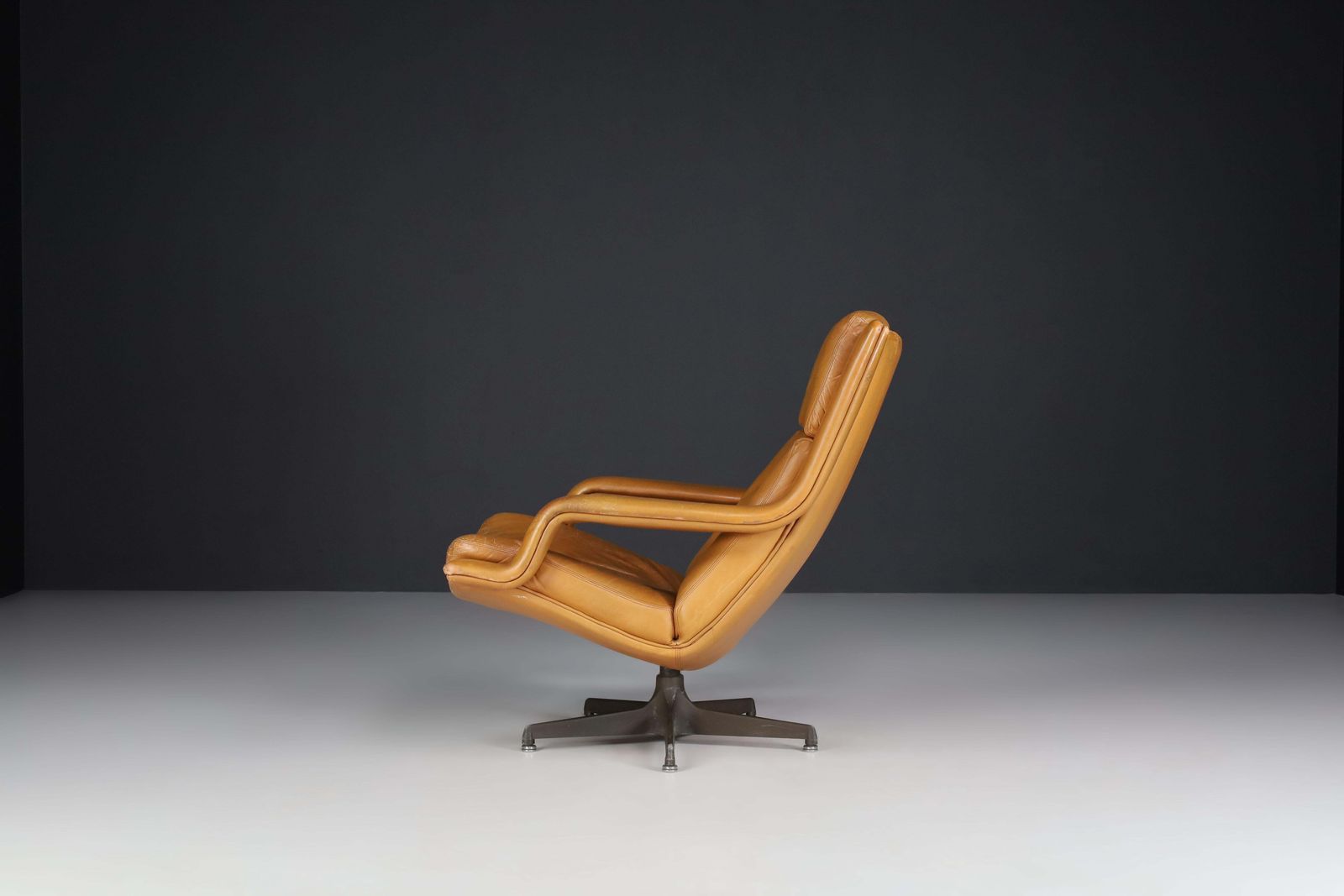 photo furniture Geoffrey Harcourt Patinated Cognac Leather Swivel Lounge Chair, The Netherlands