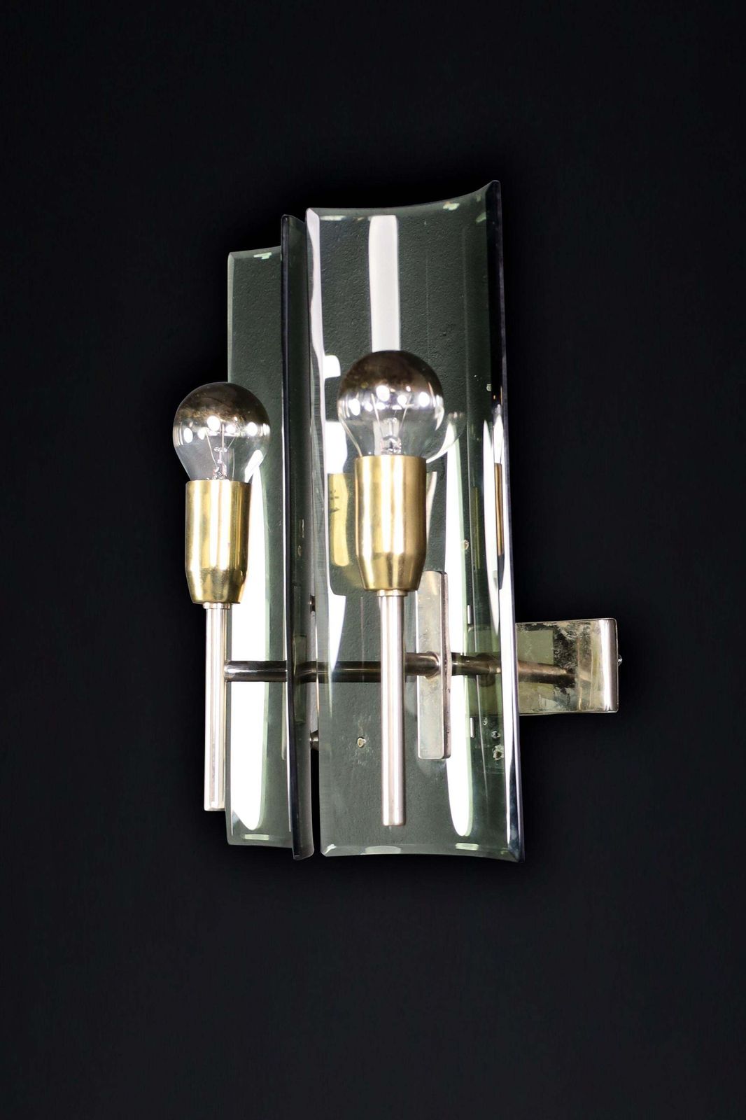Set Of Six Gino Paroldo Sconces In Brass And Curved Glass, Italy 1950s photo vinterior