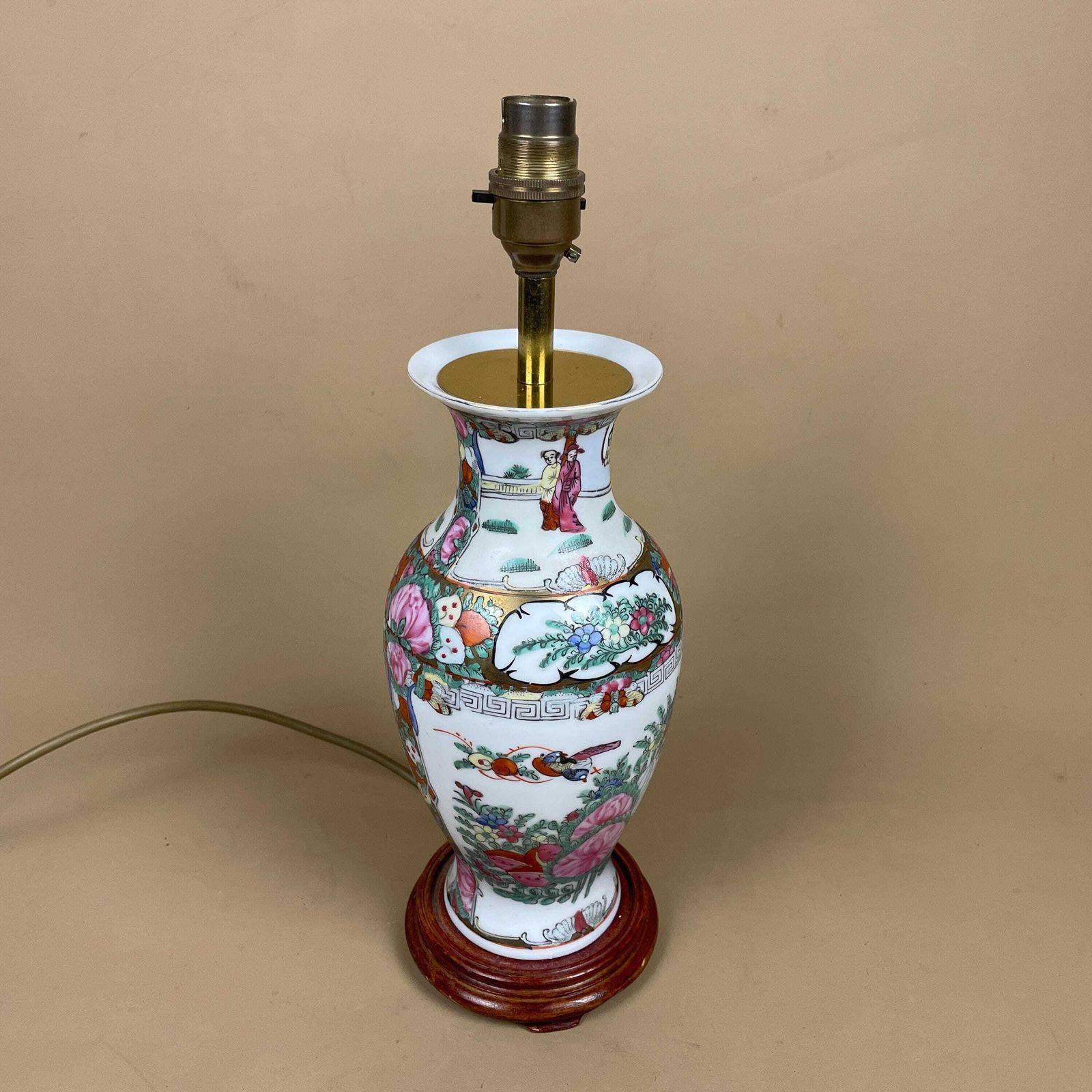 Oriental Ceramic Lamp Light Bedside Table Hand Painted Design Pattern Wood Base Chinese Vase Antique Brass Vintage Ginger Jar White