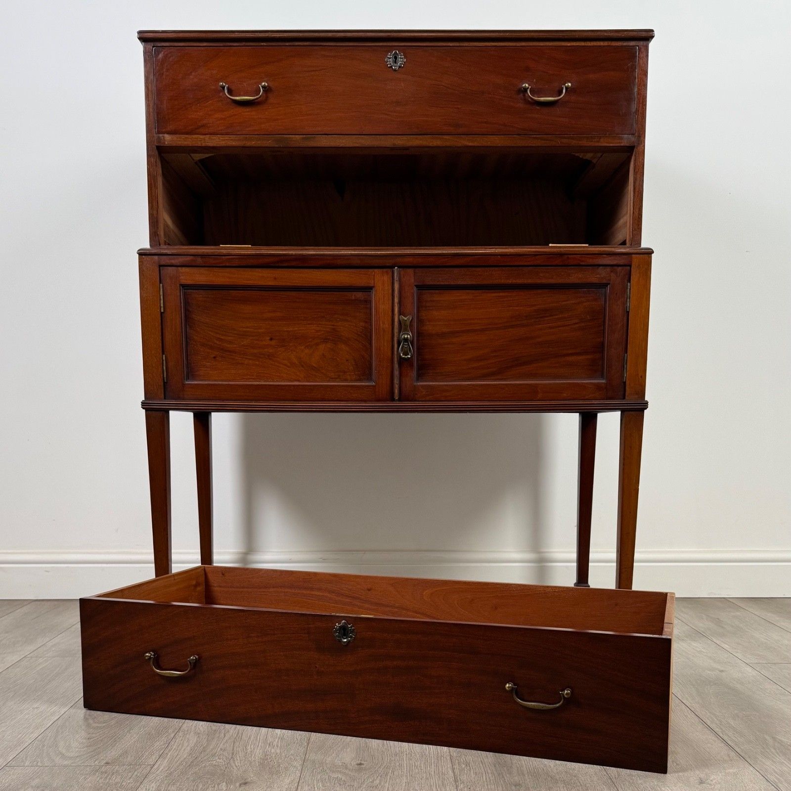 Furniture Antique 20th Century Good Quality Cabinet In Mahogany photo