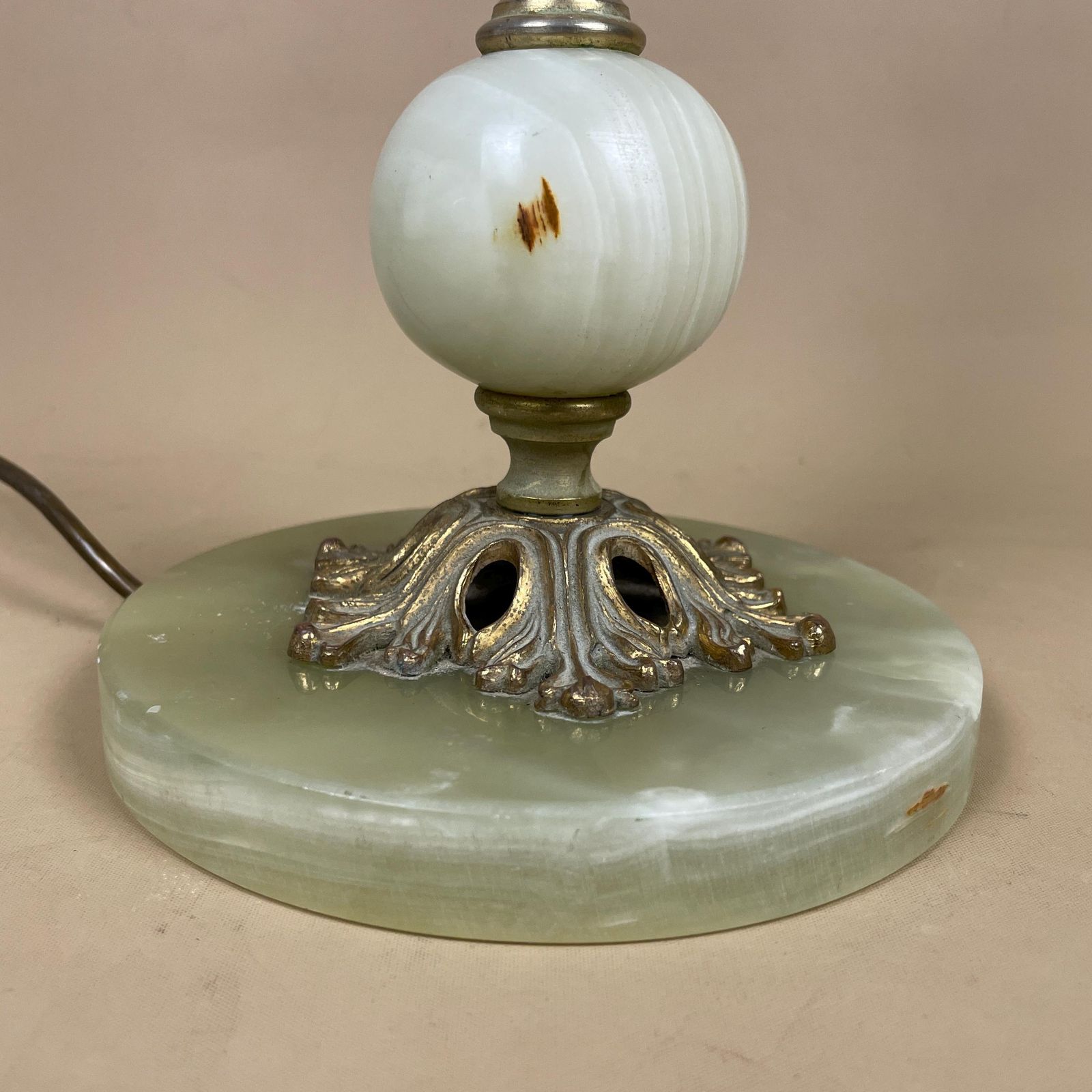 Antique Vintage Marble Stone Lamp Green Light Table Bedside Desk Lamp Colours Natural Patterns Ornate Round Base Onyx Brass Metal Gold photo vinterior