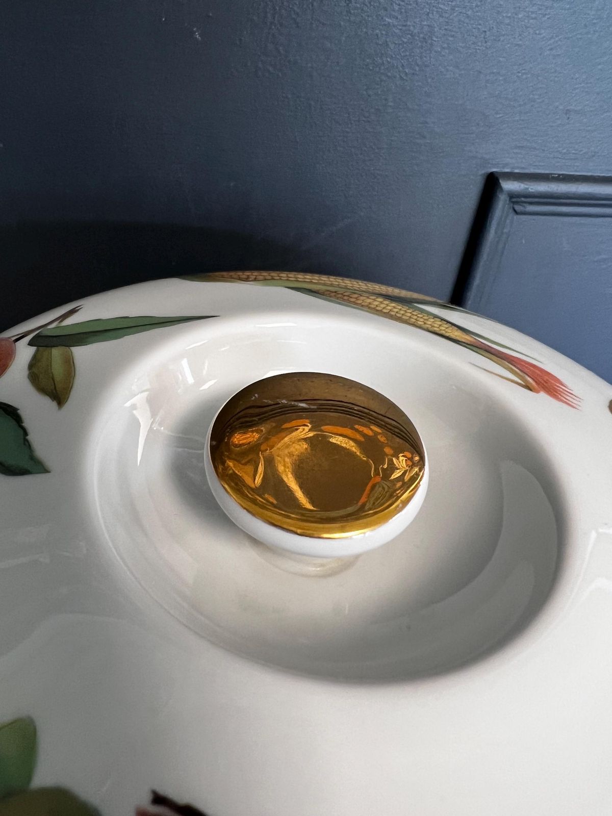 Royal Worcester Gold Collection Casserole Dish With Lid. photo furniture