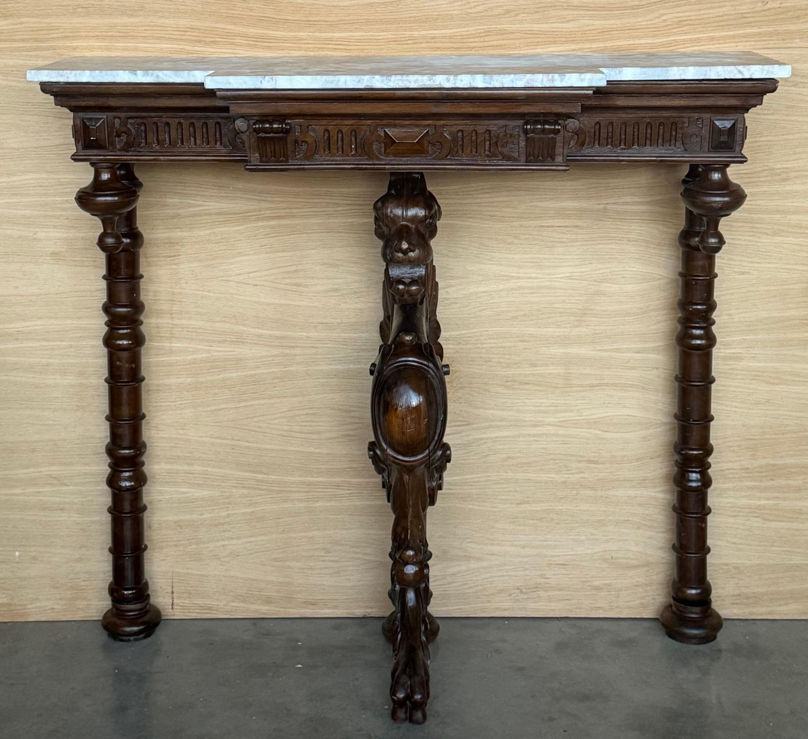 Buste d'époque, Renaissance italienne, sculpté, tête de lion ailé photo furniture