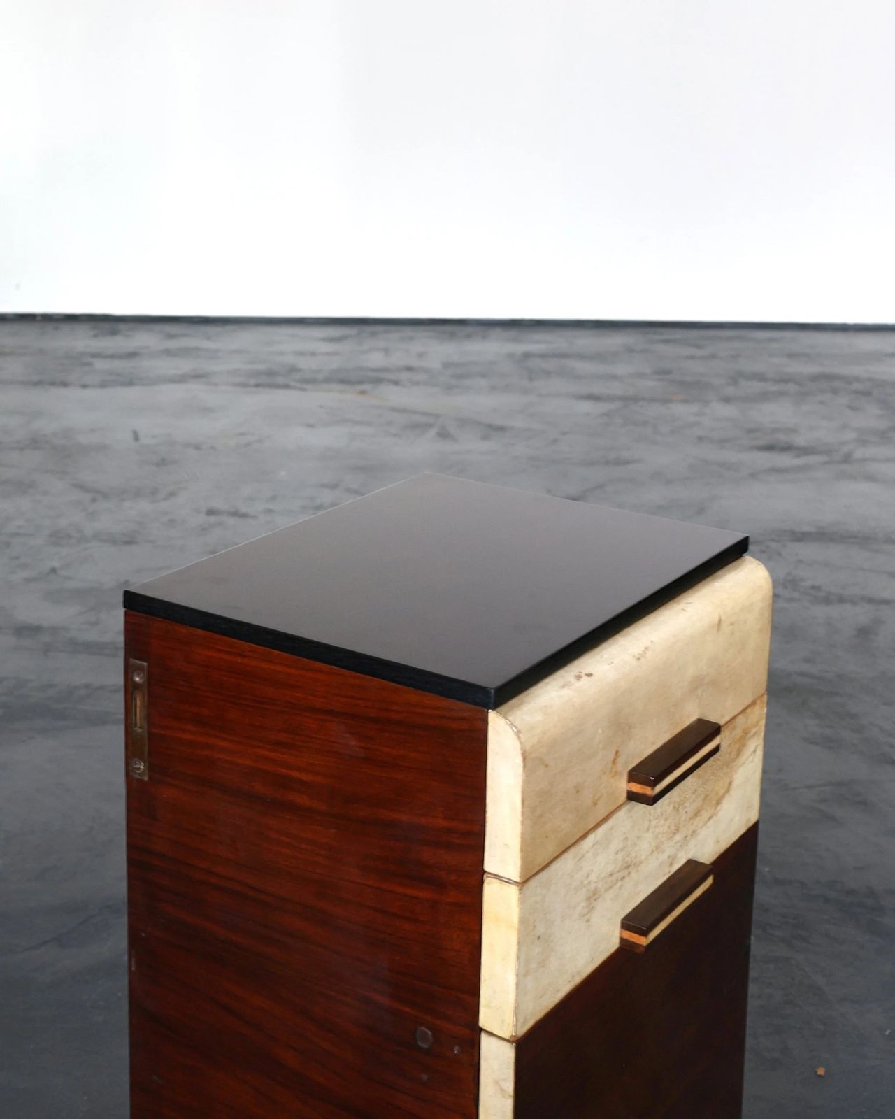 Italian Modernist C.1940s Vellum Bedside photo Furniture