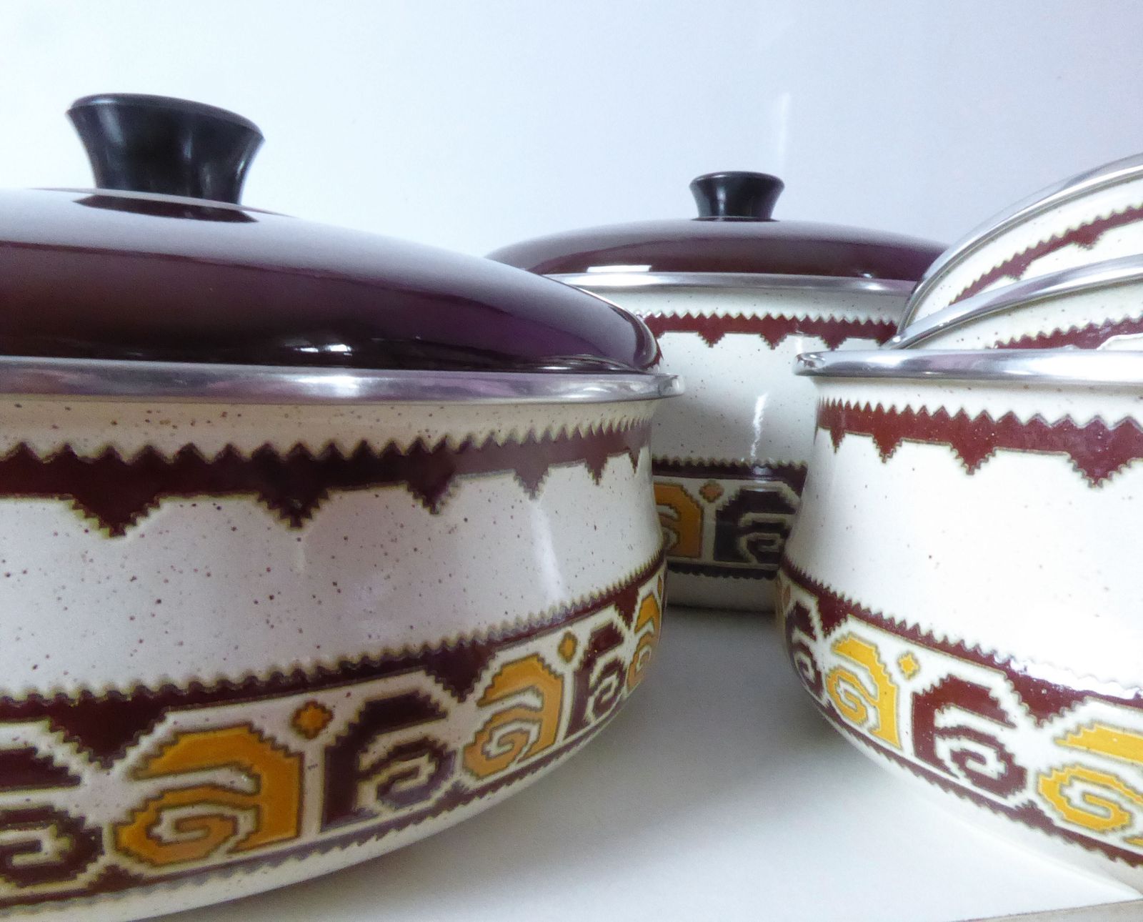 Retro Enamel Saucepan Set, French Casserole, Skillet And Three Saucepans photo Home Decor