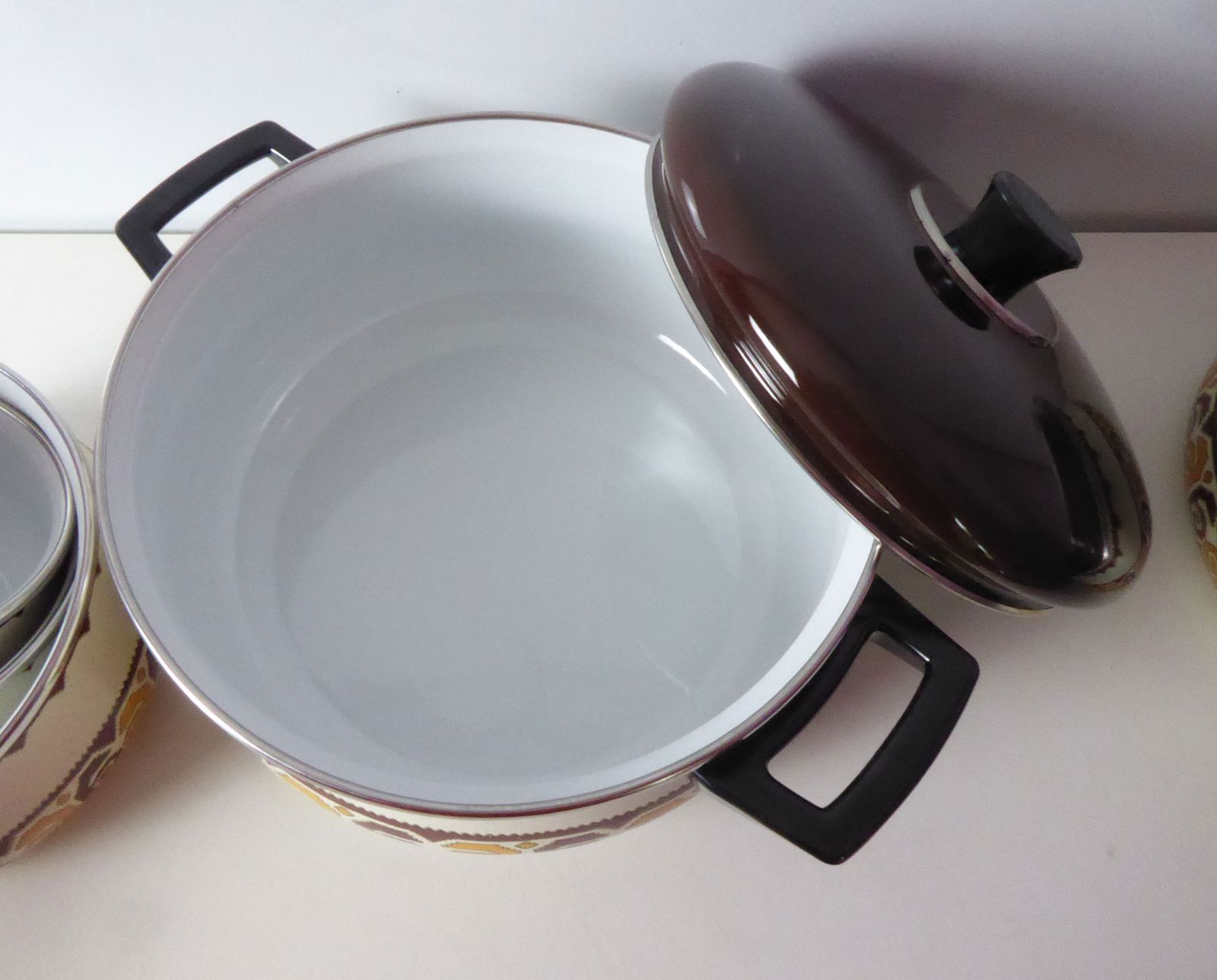 Retro Enamel Saucepan Set, French Casserole, Skillet And Three Saucepans photo 118.0