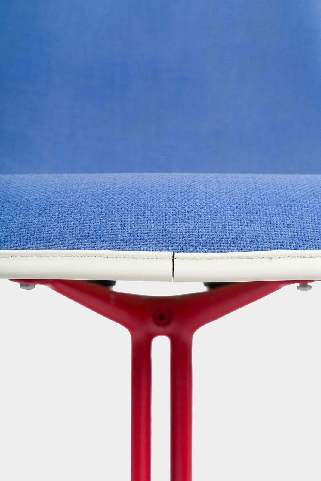 Charles & Ray Eames, Herman Miller, Blue La Fonda Chair, New York, 60s photo vintage
