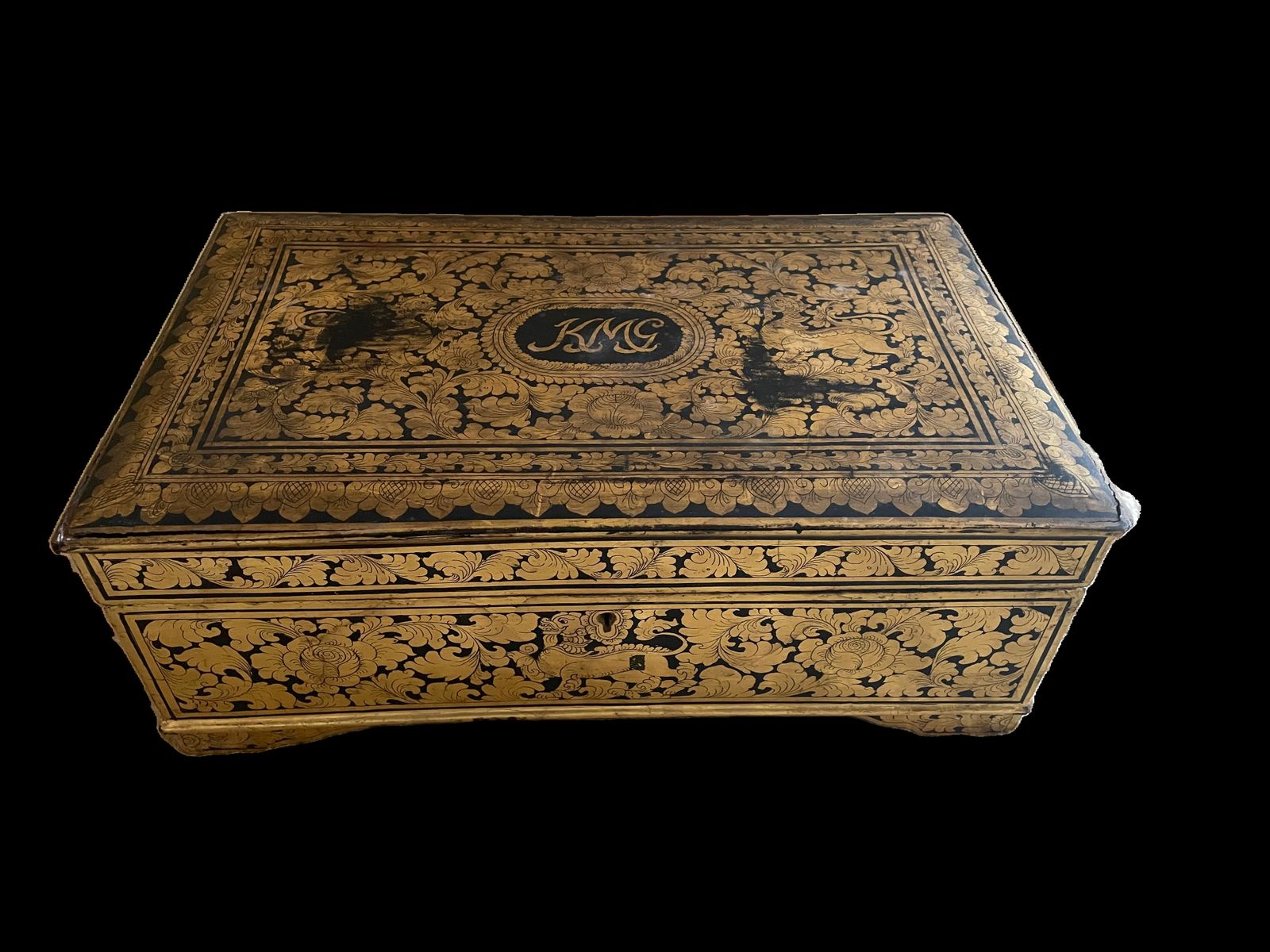 Burmese Gilt Lacquer Box With Four Cups And Key, 20th Century