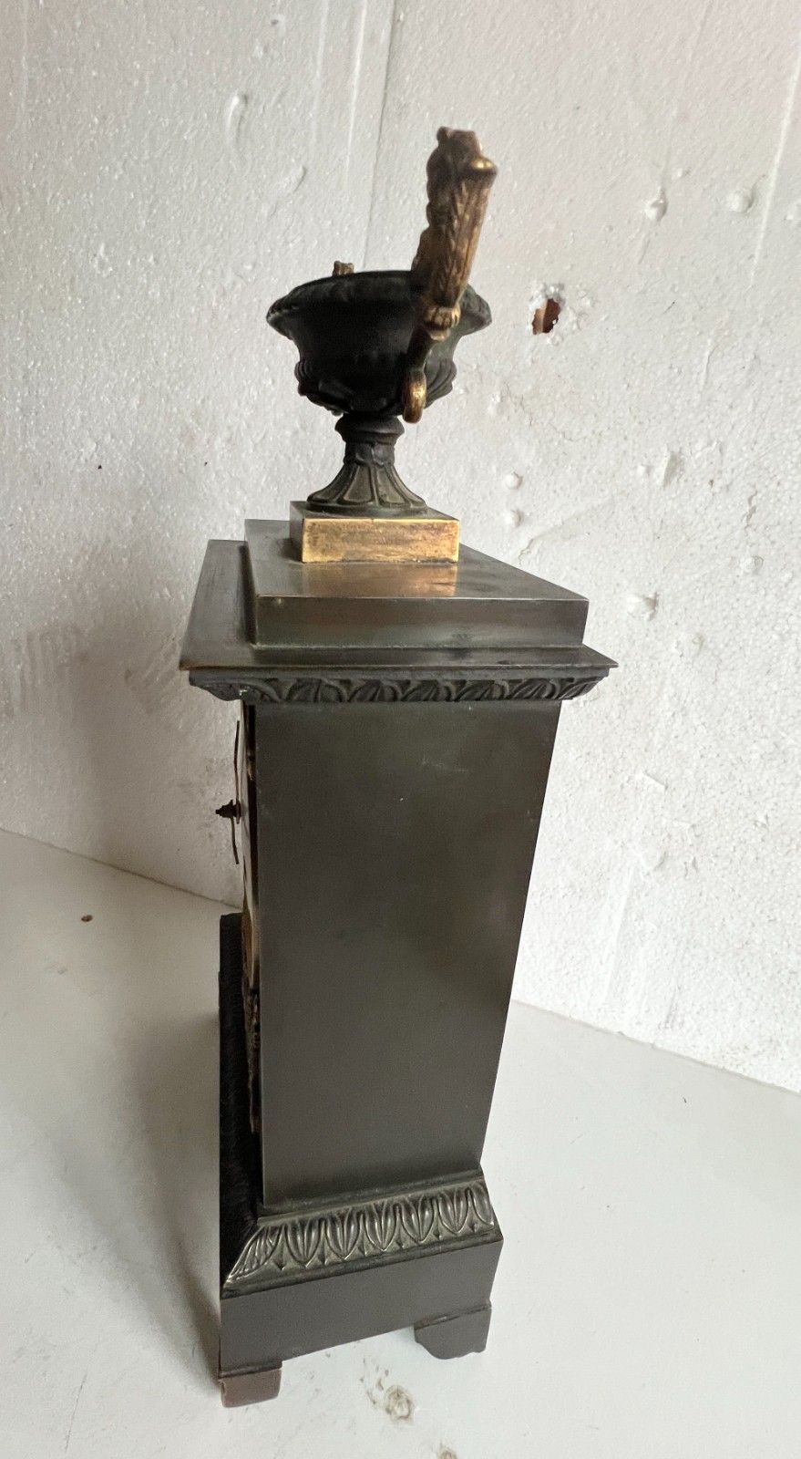 photo vinterior 19th Century Empire Style Green Patina Bronze Clock