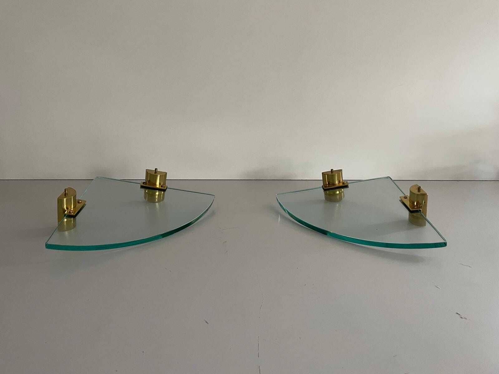 photo vinterior Mid Century Italian Thick Glass And Brass Pair Of Floating Corner Wall Shelfs, 1960s, Italy
