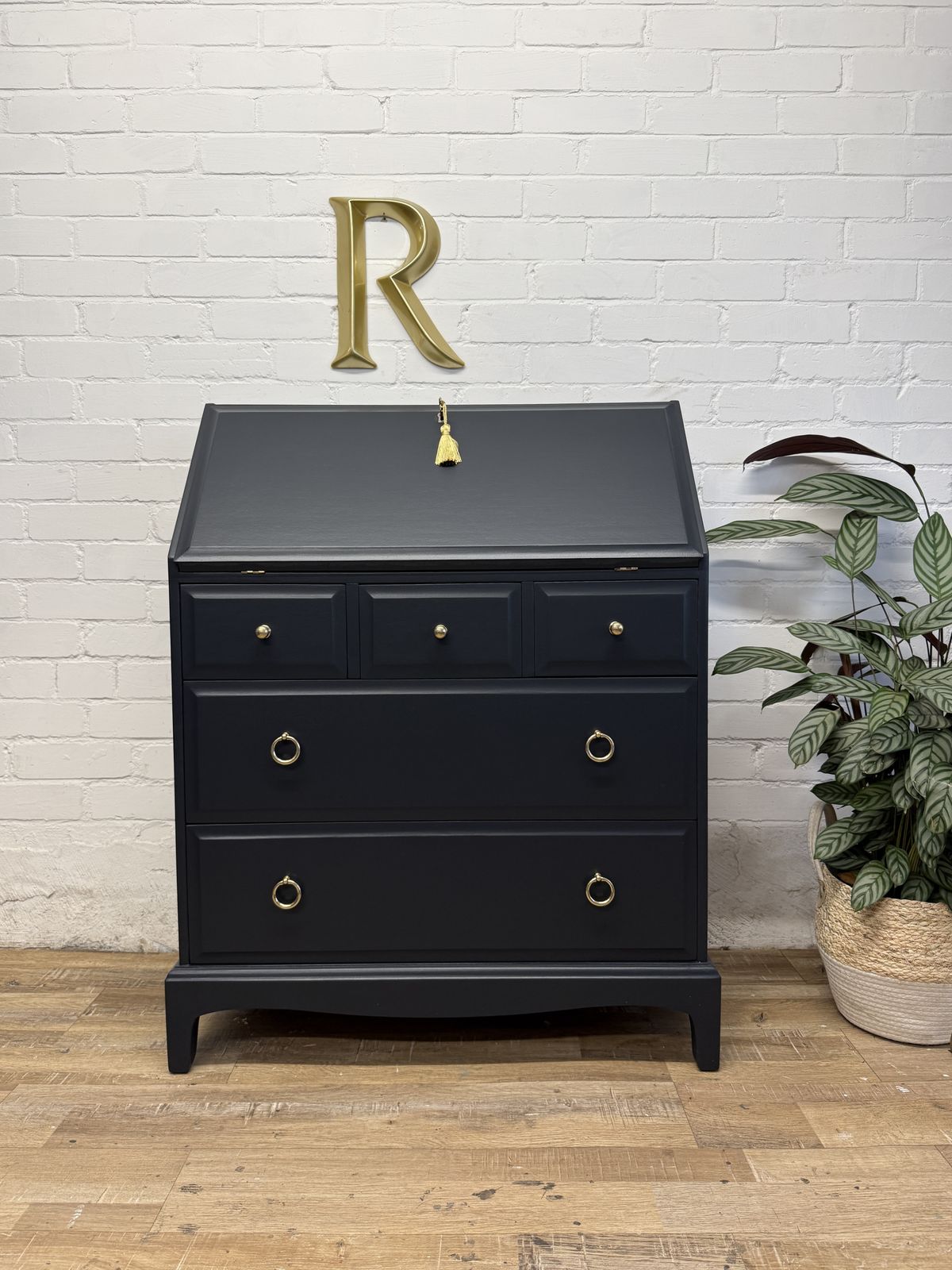 photo vintage Stag Minstrel Bureau Black Painted In Soot By Benjamin Moore