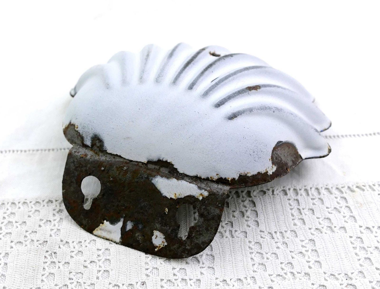 Large Antique French White Enamel Wall Hanging Or Free Standing Scalloped Shell Shaped Soap Holder France, Enamelware Bathroom Soap Bar Dish photo vinterior