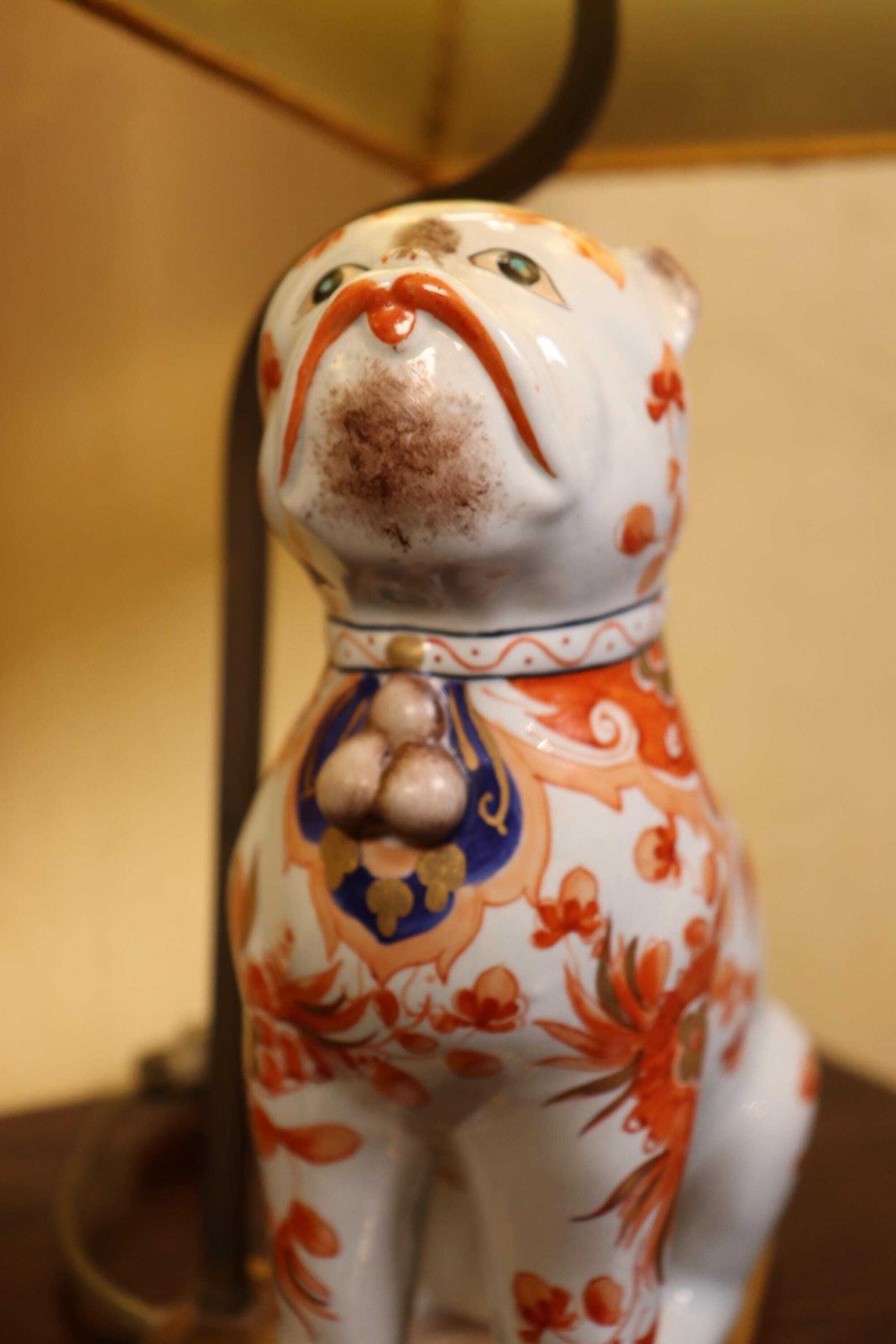 photo vintage Vintage Pair Of Hand Painted Porcelain Table Lamps: Imary Style Bulldogs, 1970s Pair (St.272)