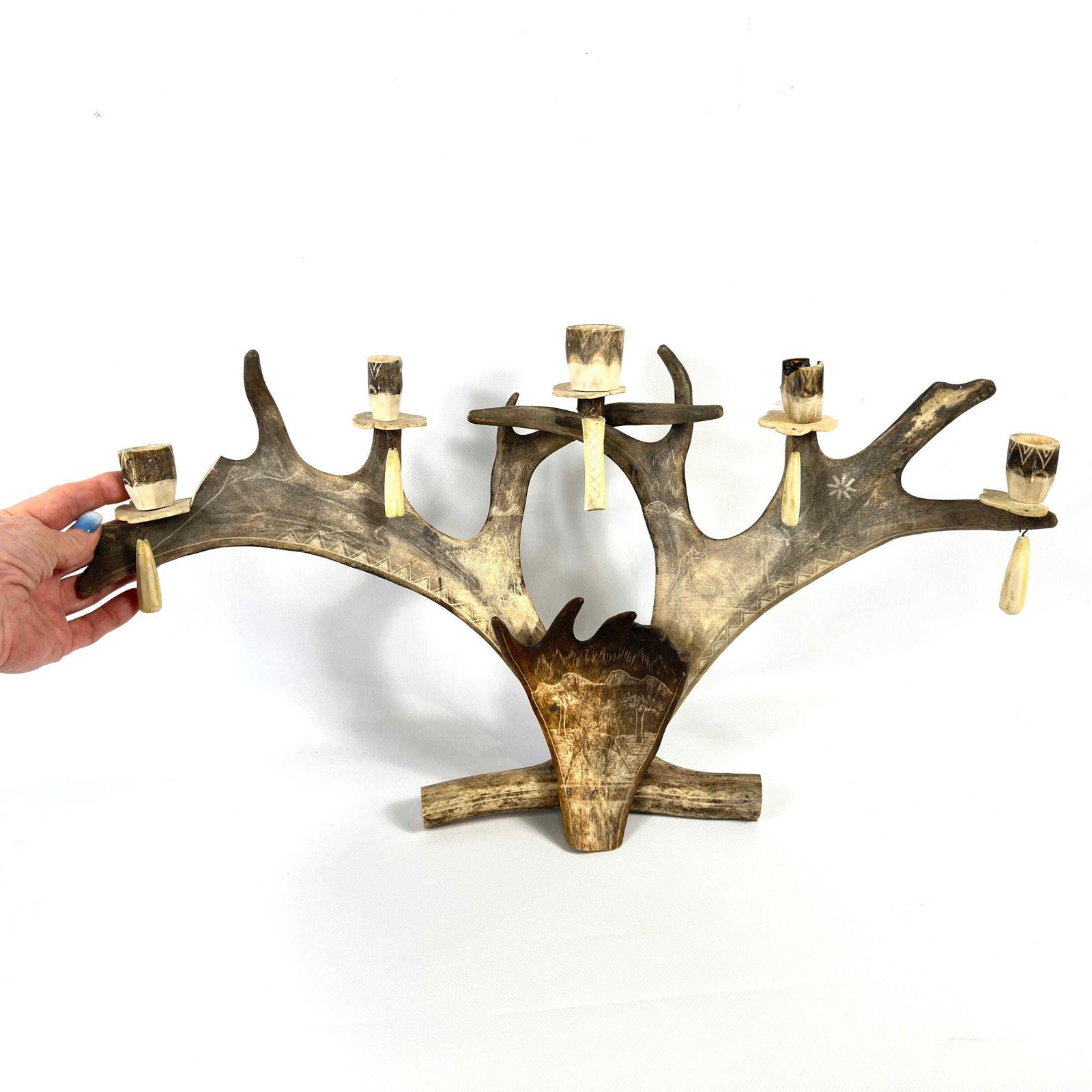 Large Scandinavian Antler Candelabra – Hand Carved Sámi Folk Art, 1940s Lodge Decor photo vinterior