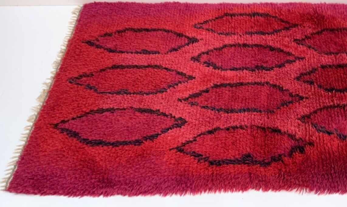 photo furniture Vintage Red Wool Rya Rug Woven Handmade Vintage Scandinavian Design 1970s