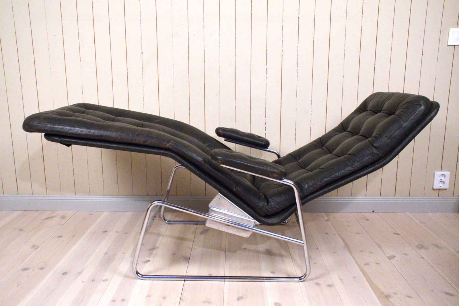 Swedish Tiltable Leather And Chrome Model Fenix Chaise Lounge By Sam Larsson For Dux, 1960s photo vintage