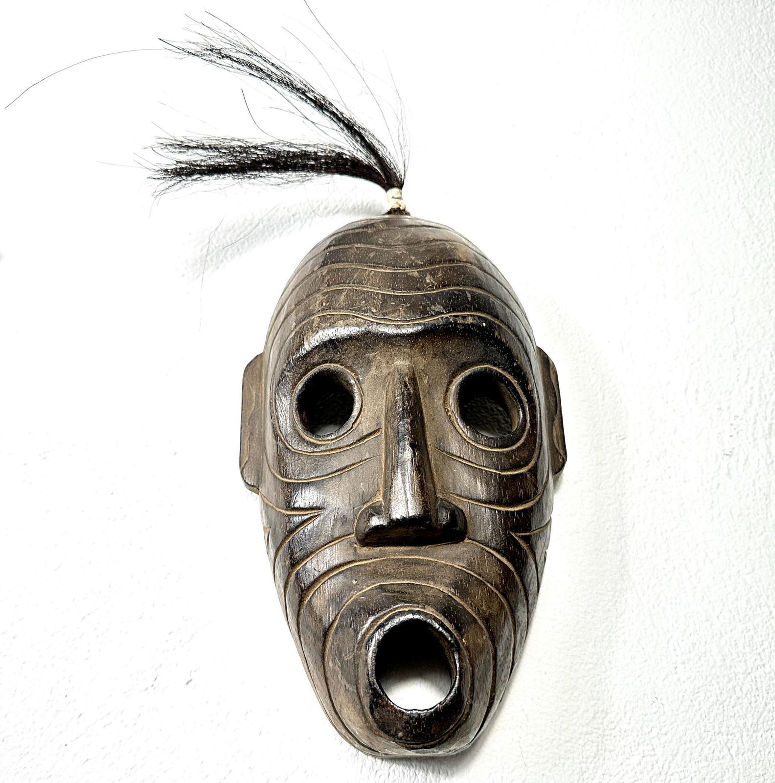 Vintage Hand Carved Wooden Mask Sculpture – African Wall Art photo vinterior