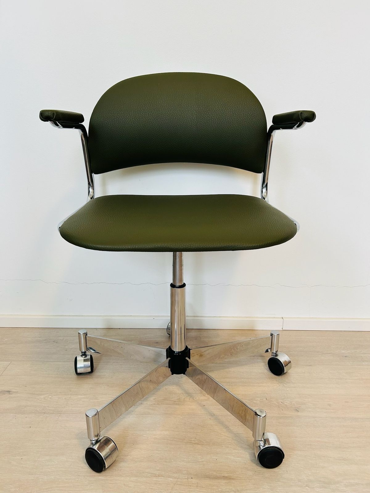 Fully Restored Olive Office Chair By Kovona K 107, Czechoslovakia 1970 photo furniture