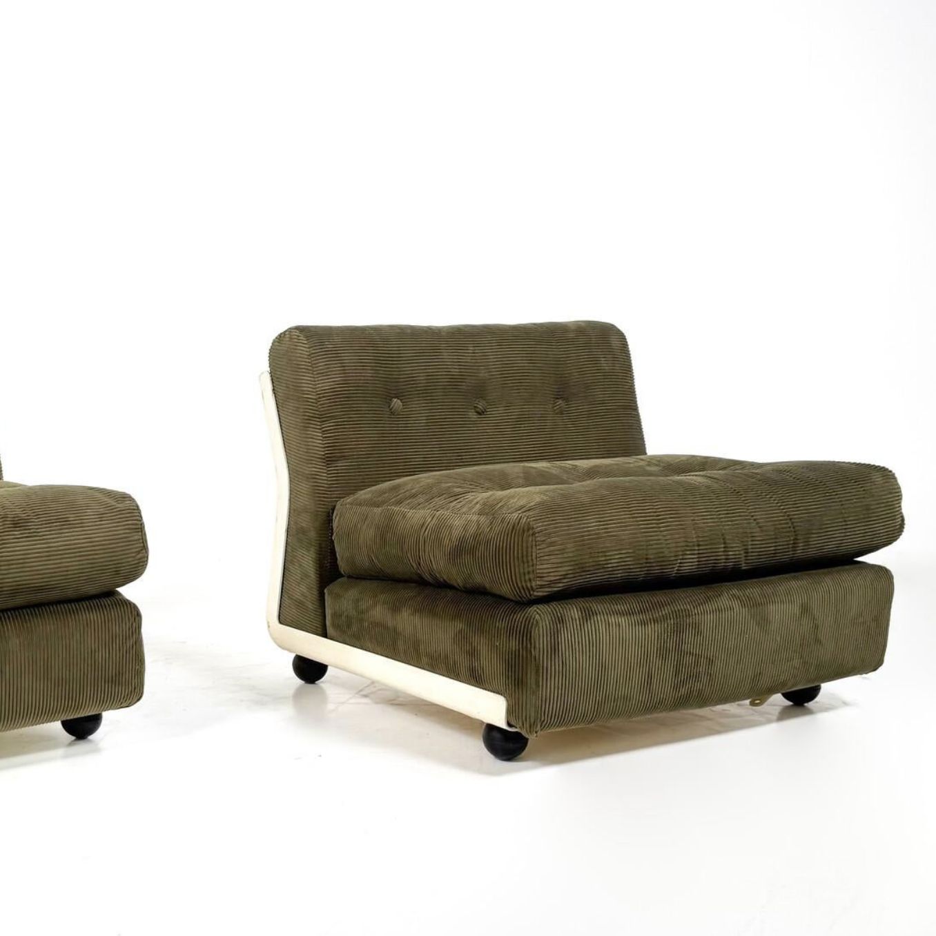 Mid Century Modern Pair Of “Amanta” Armchairs By Mario Bellini, 1960s photo 2950.0