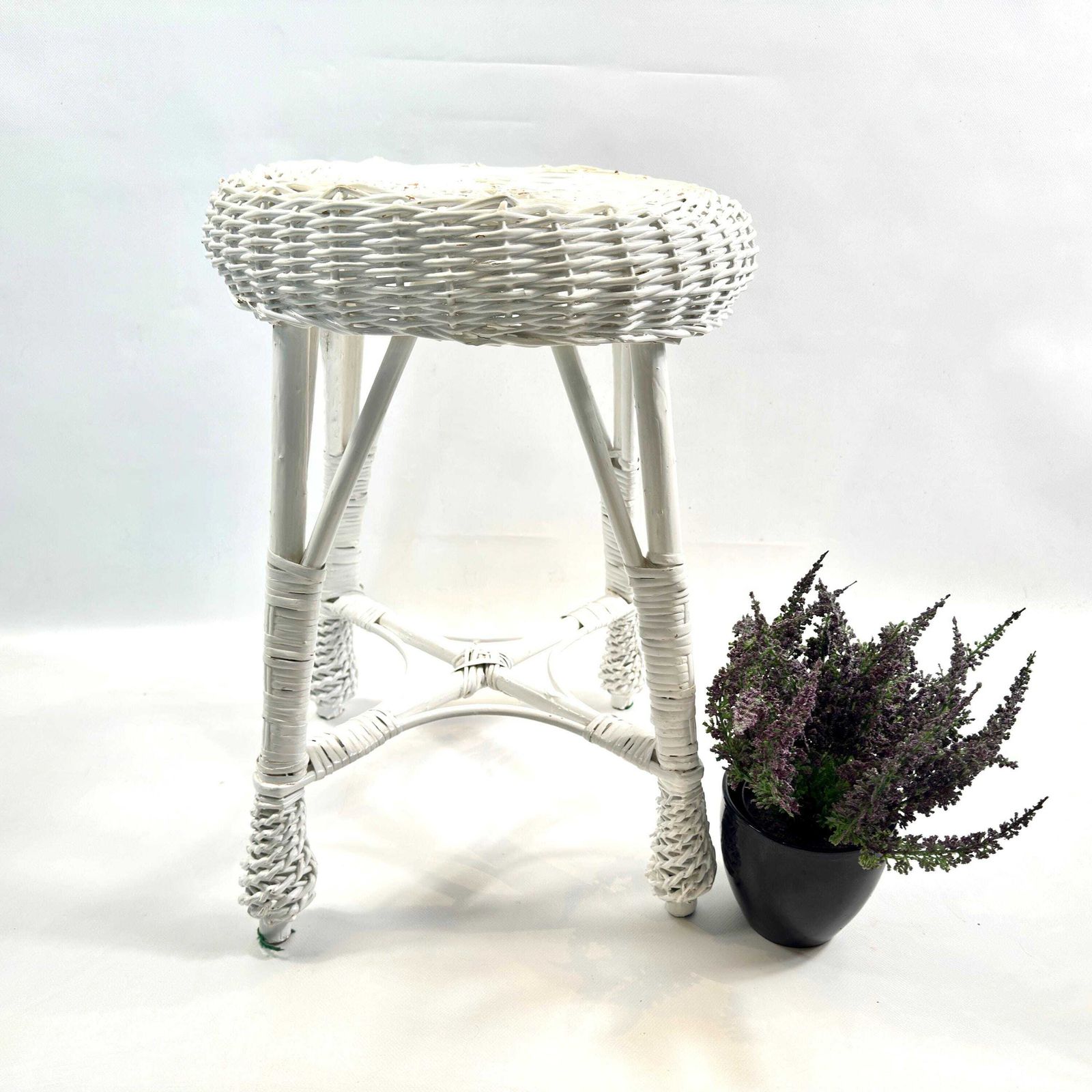 Vintage White Rattan Stool – 1970s Boho Wicker Plant Stand Or Seat, 50 Cm